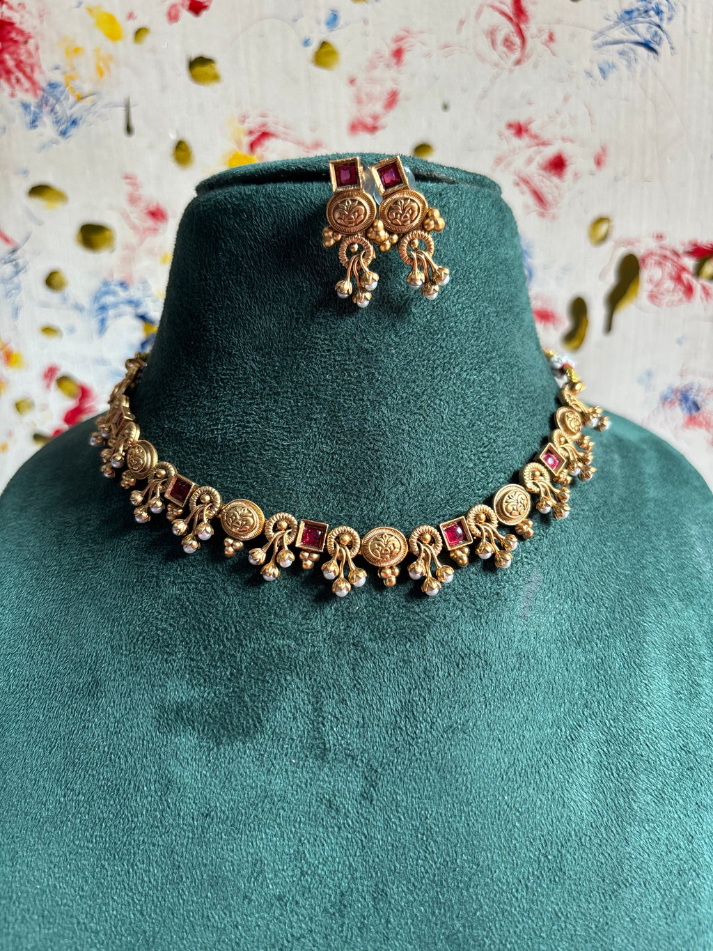 BFS-floral choker