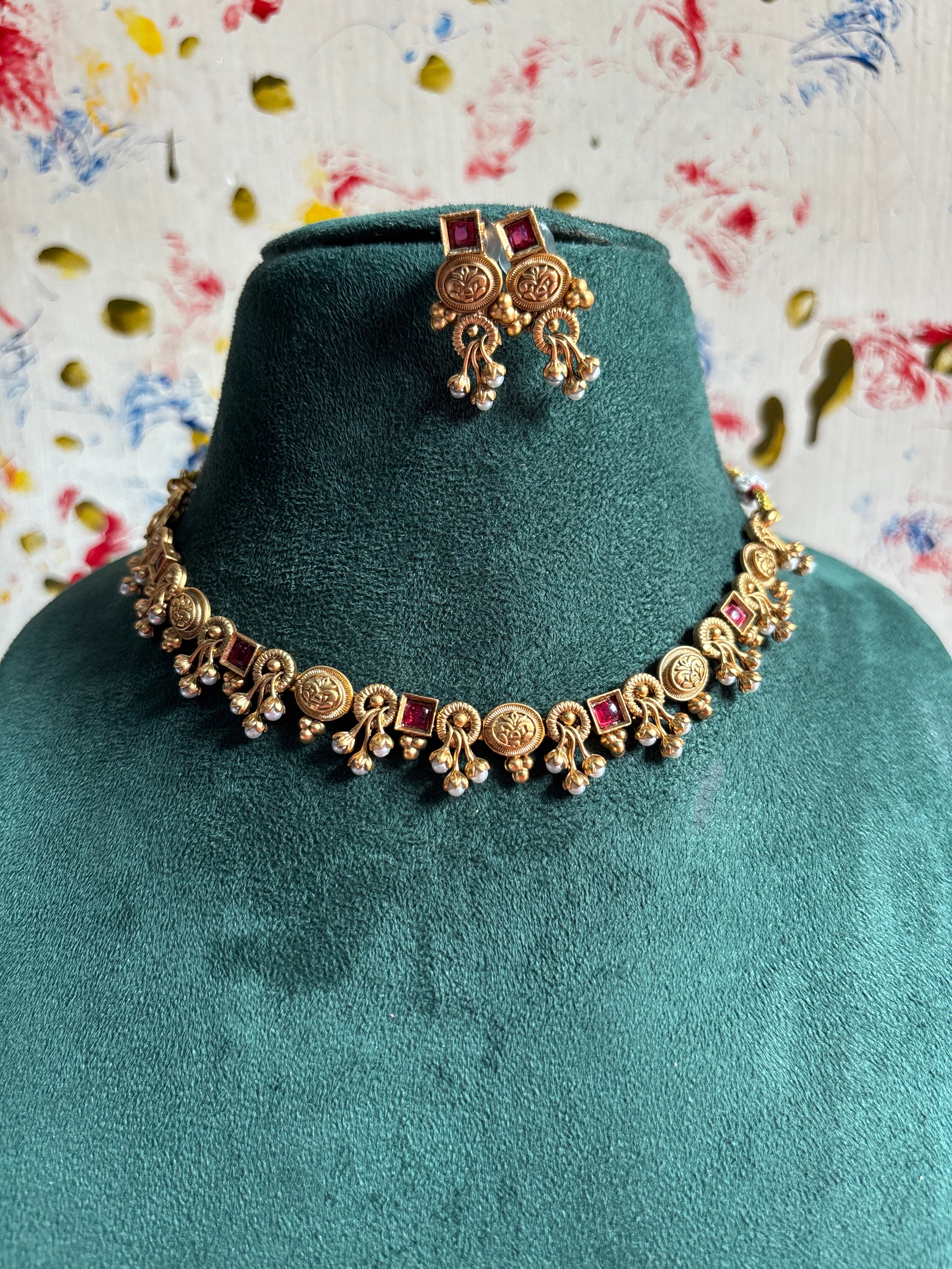 BFS-floral choker