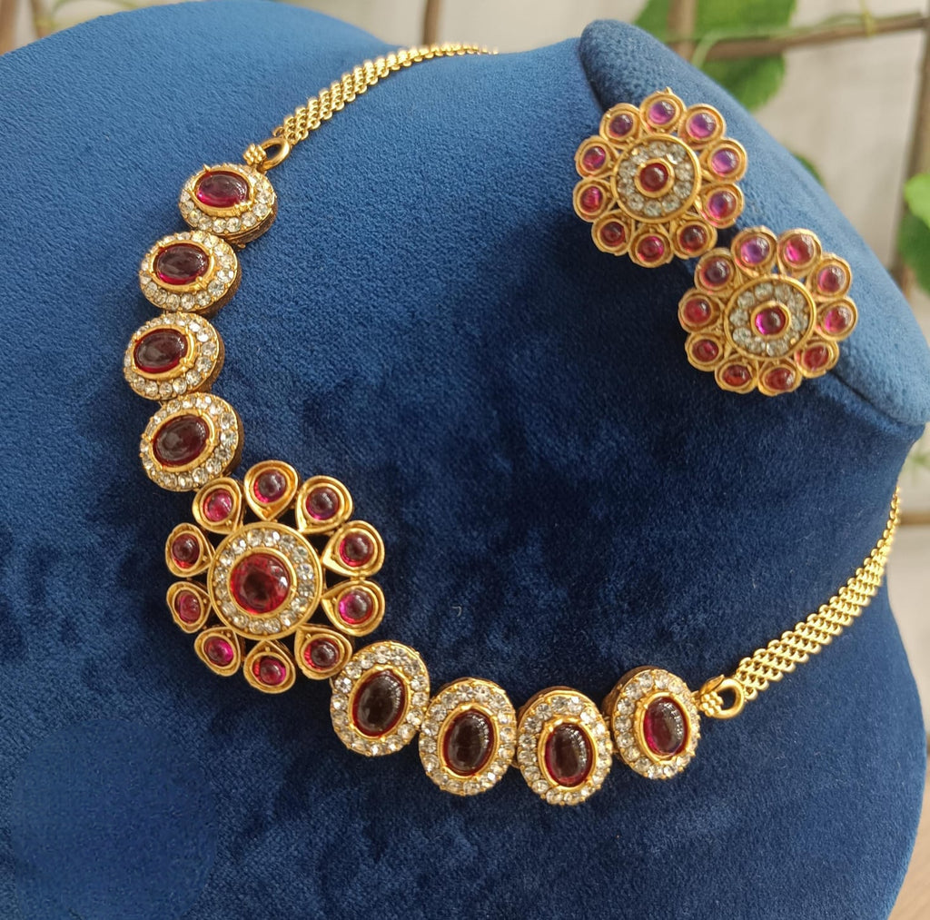 Stone choker