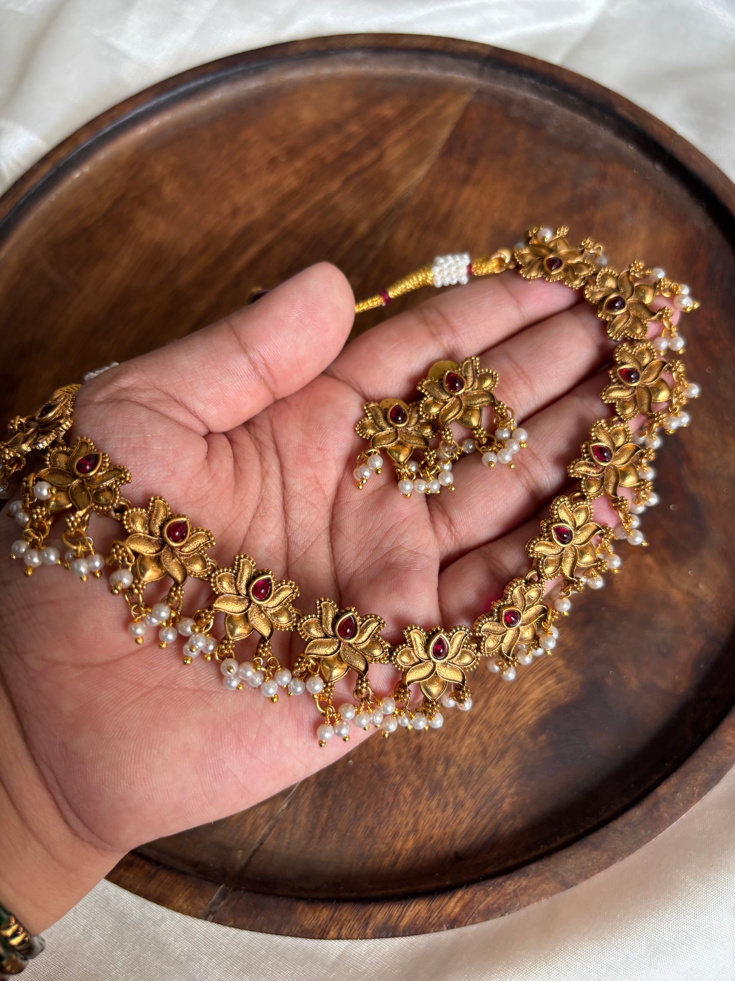 BFS-floral white beads necklace