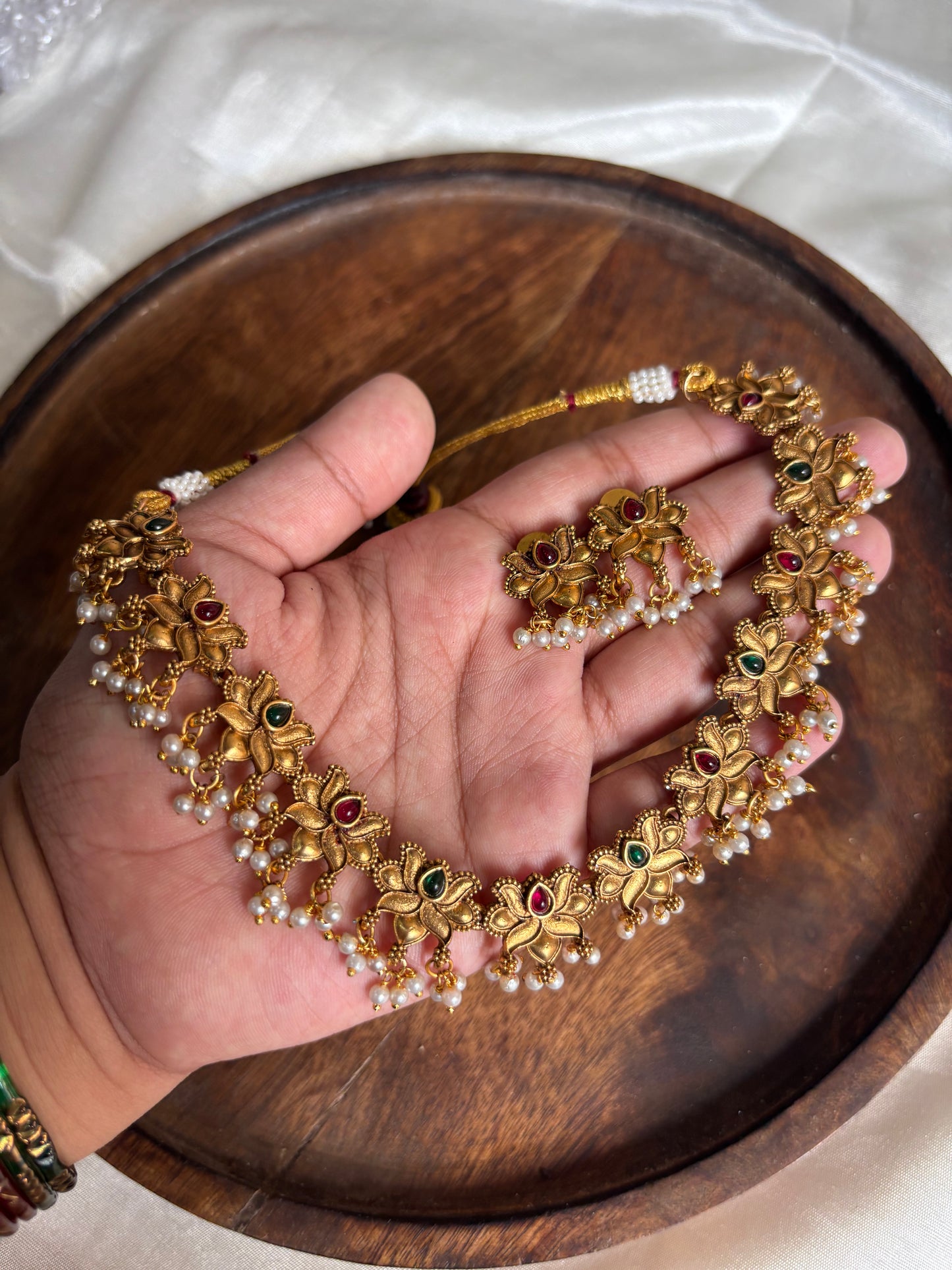 BFS-floral white beads necklace