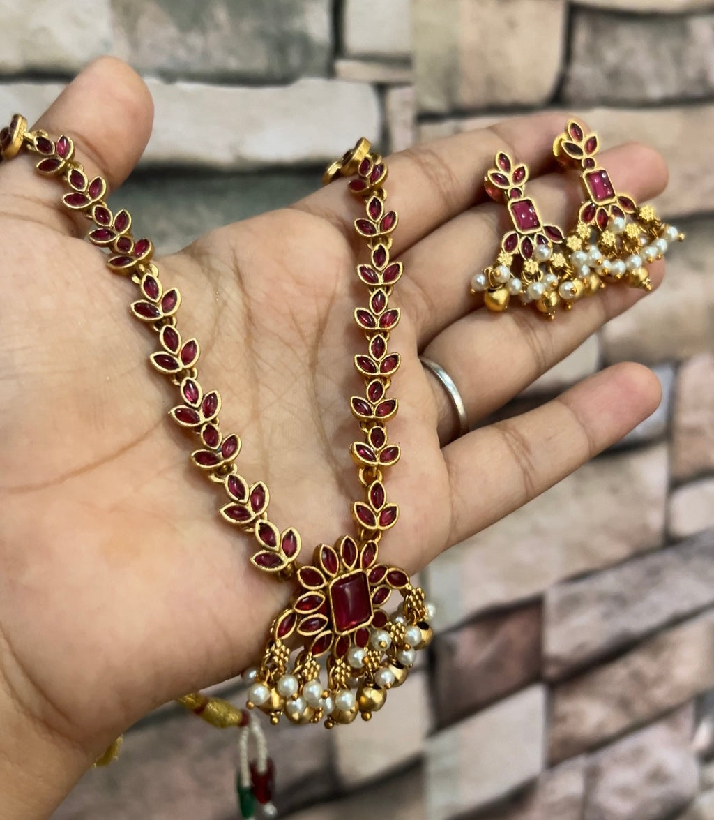 Elegant necklace