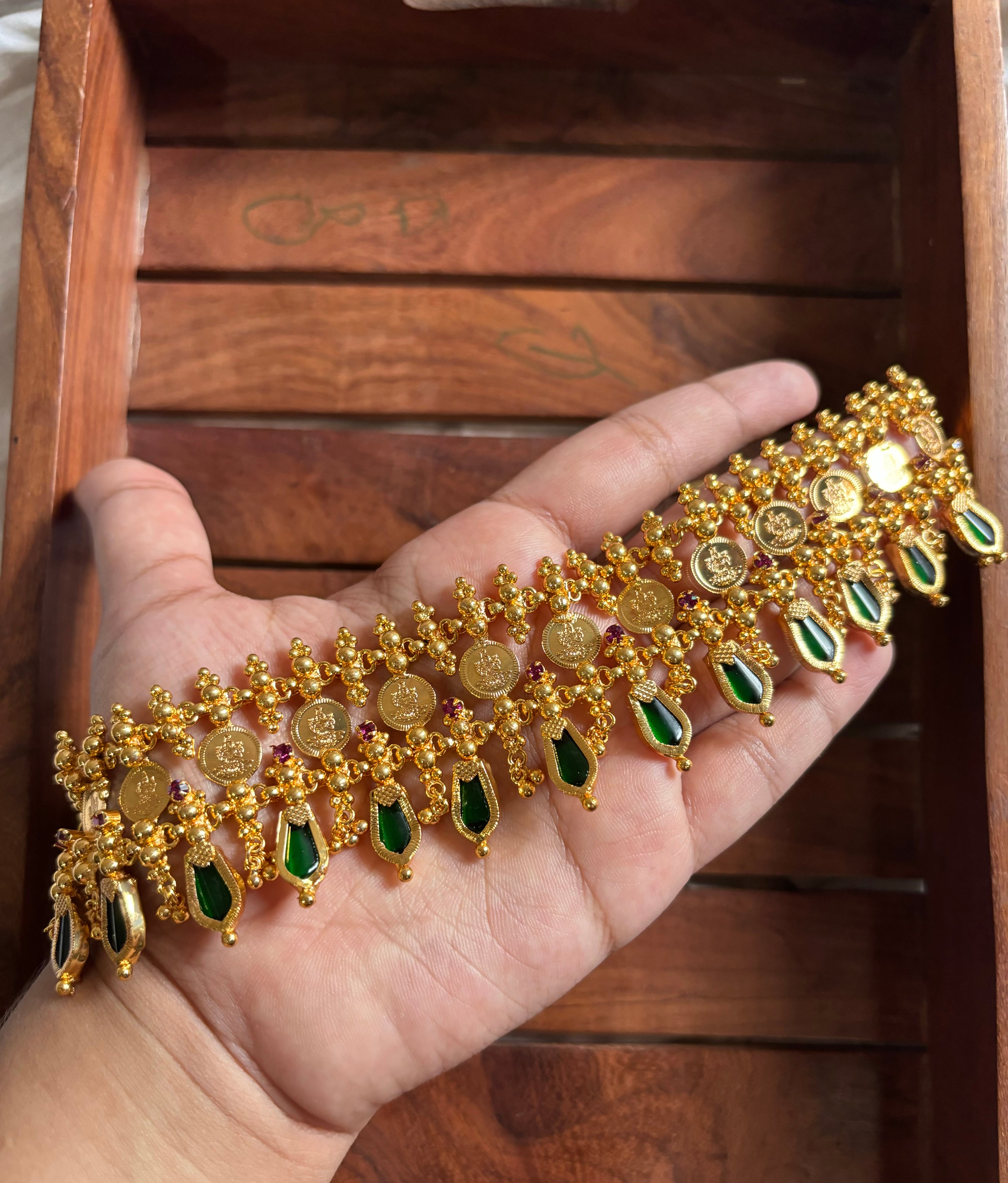 Coin palakka choker