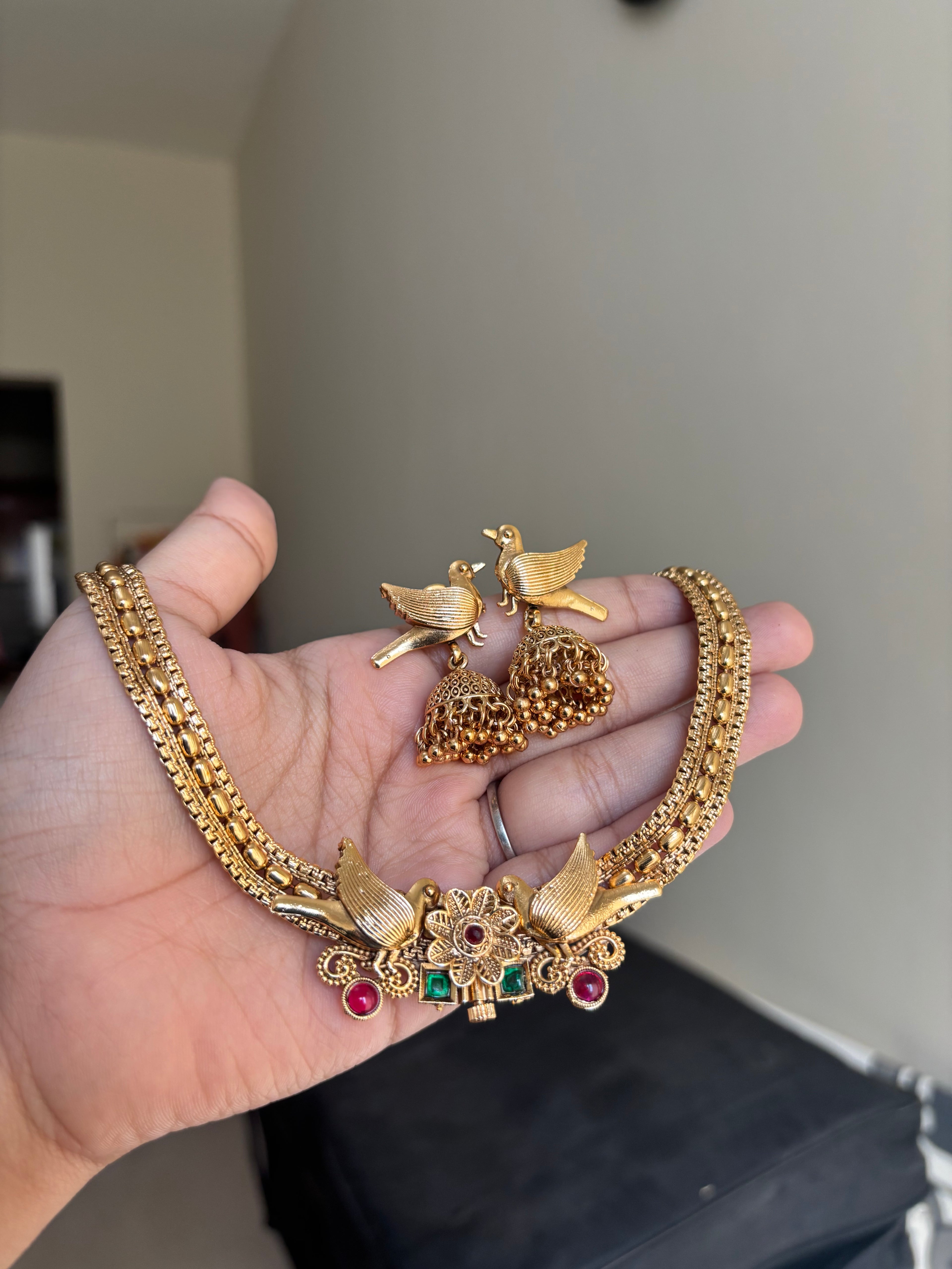 Screwable necklace