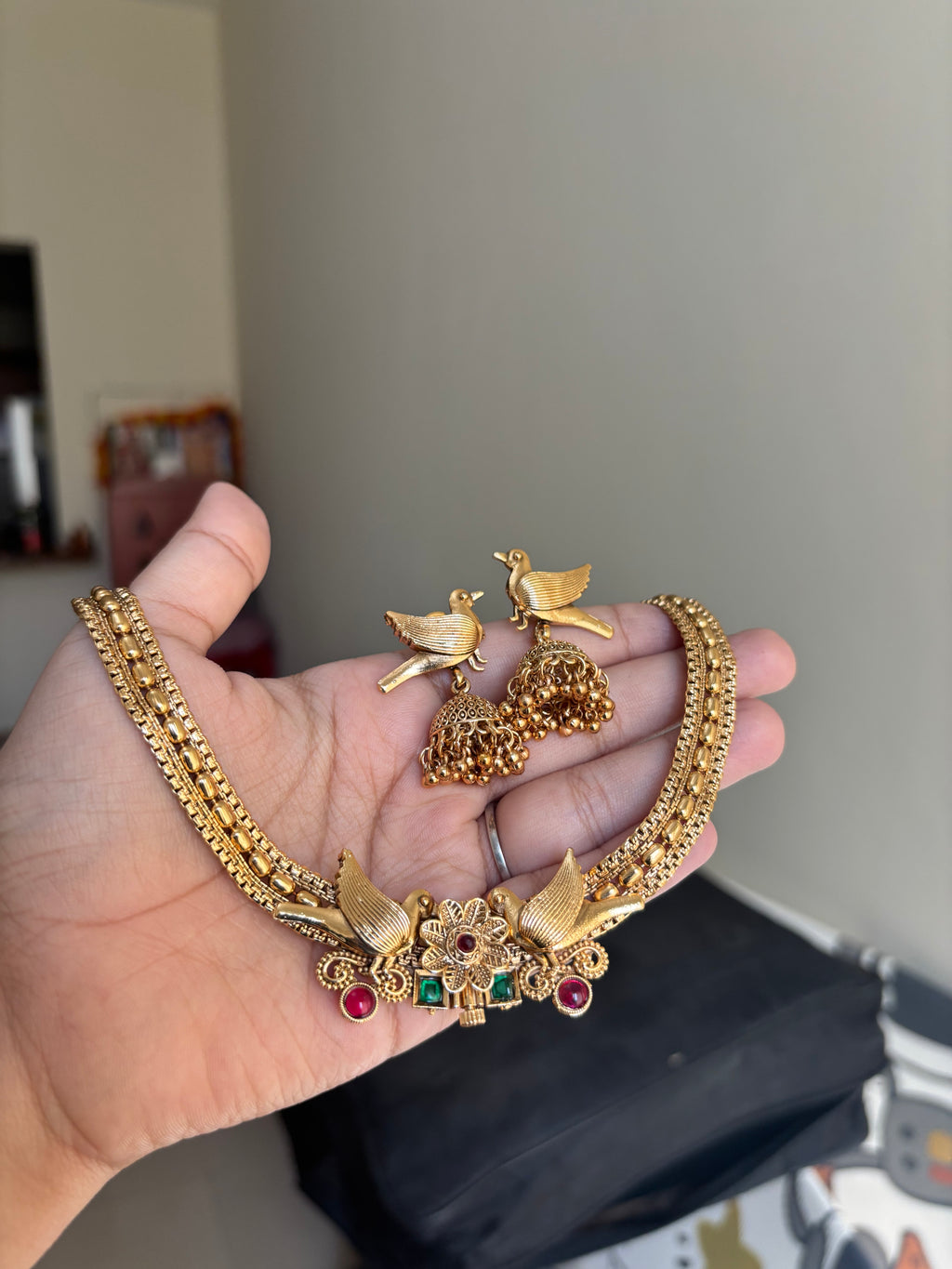 Screwable necklace