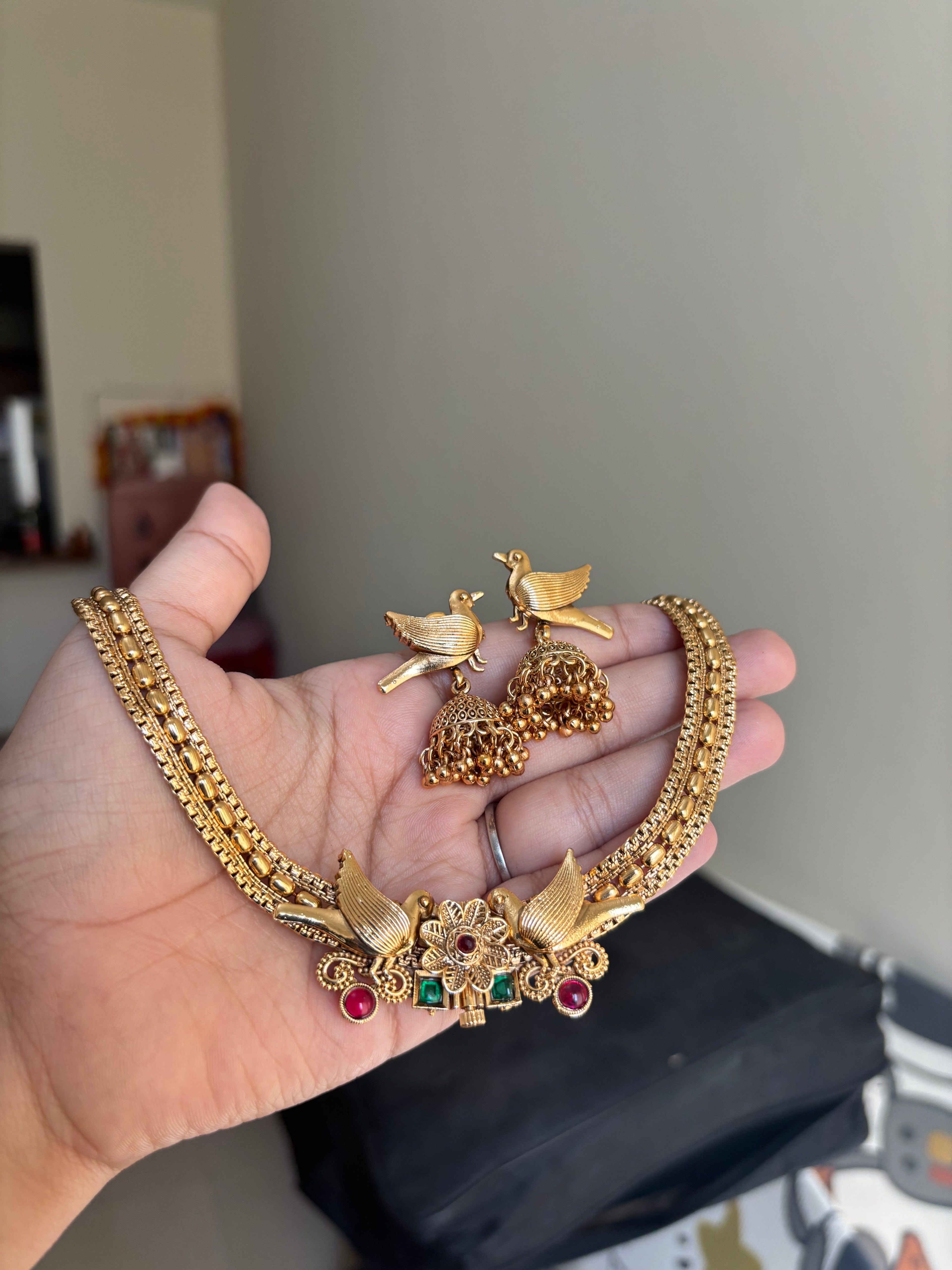 Screwable necklace
