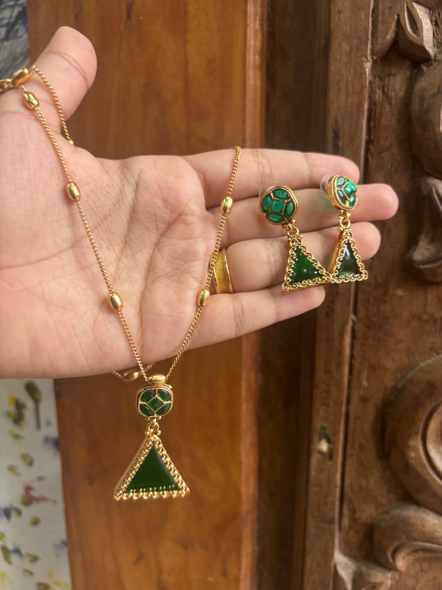 Pendent set