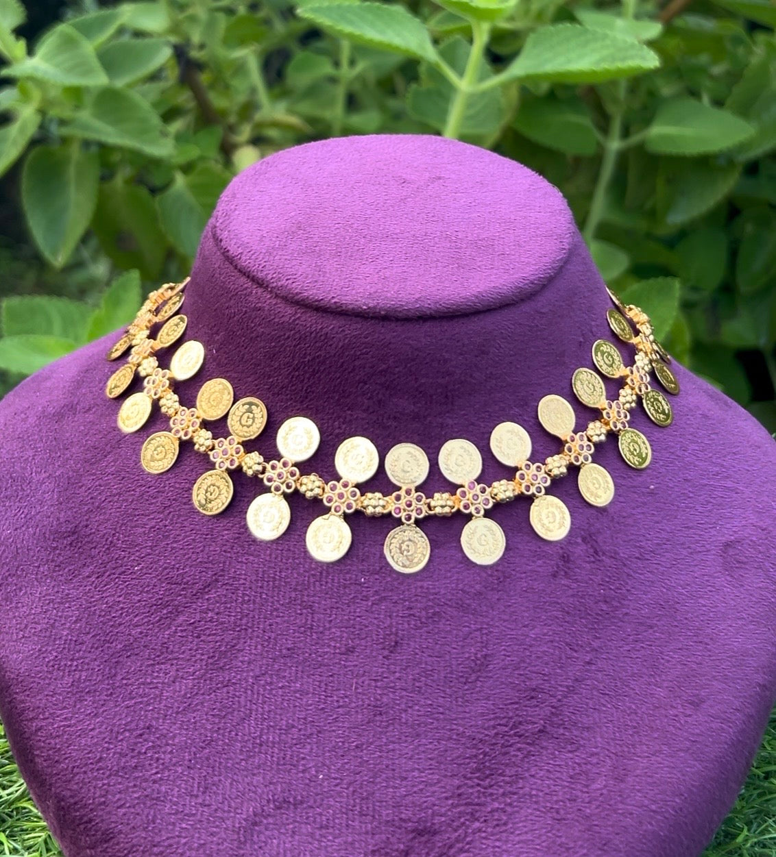 Non idol gold plated choker
