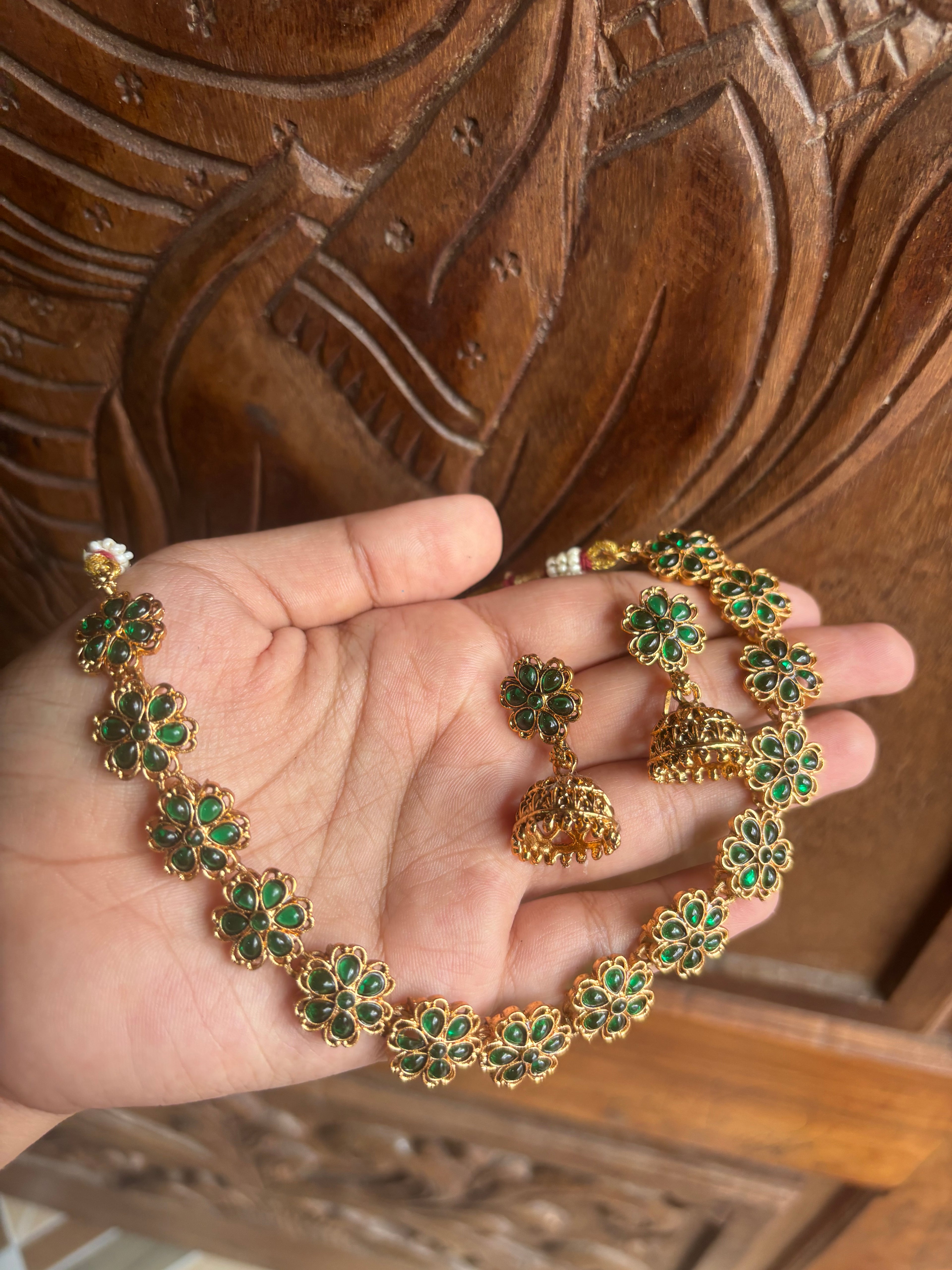 Floral choker