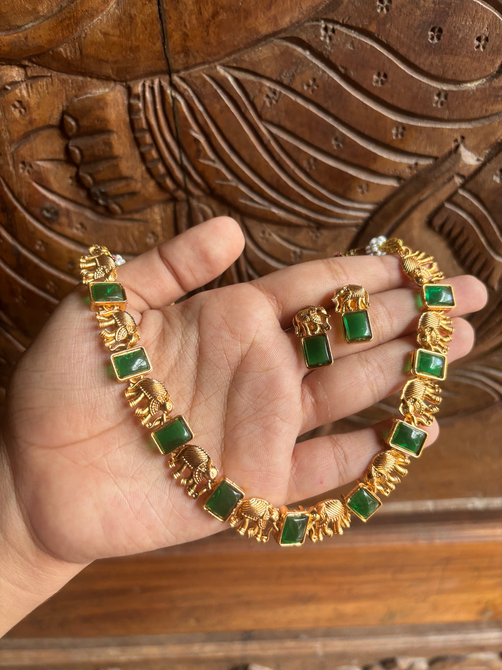 Elephant choker