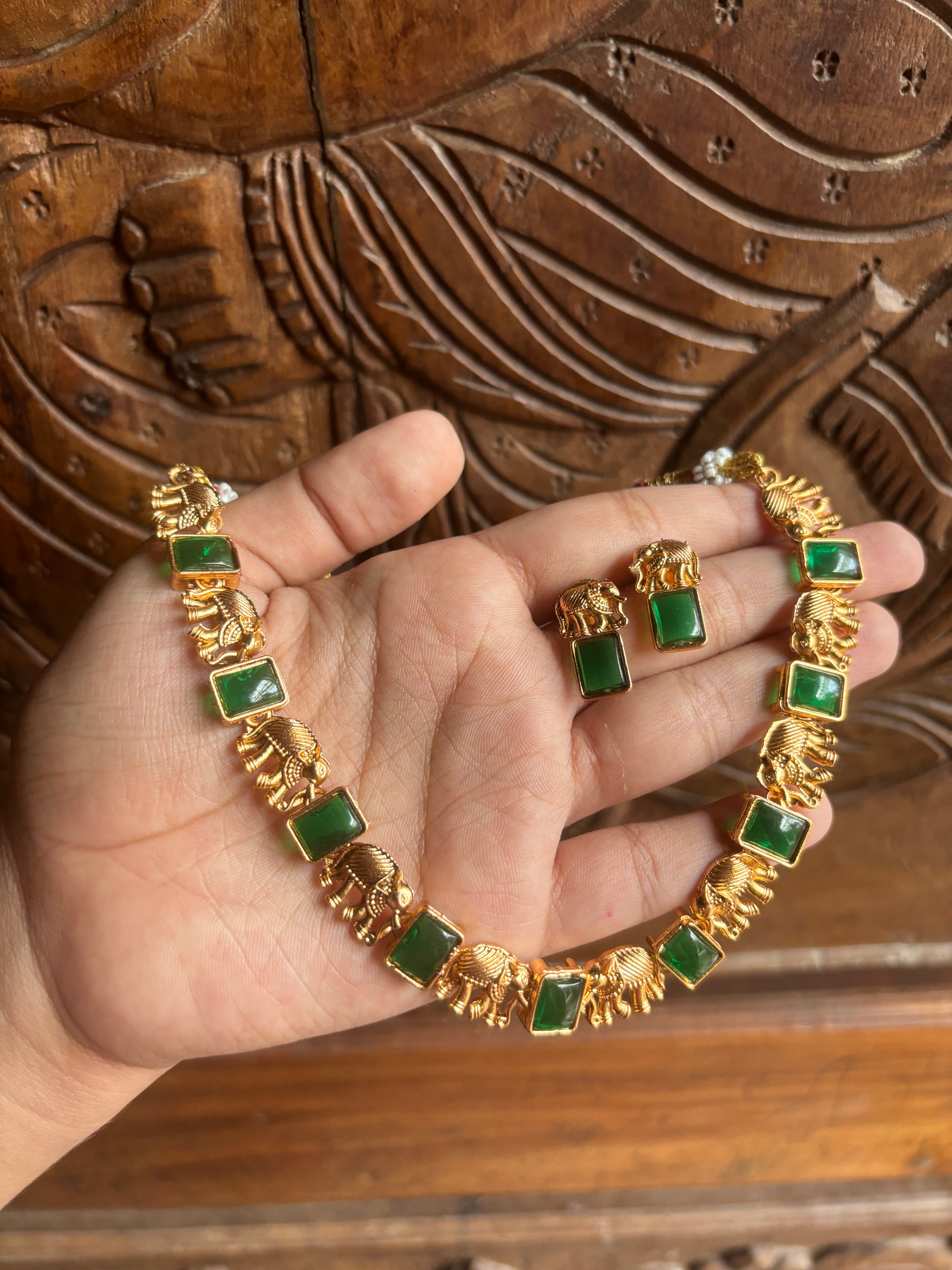 Elephant choker