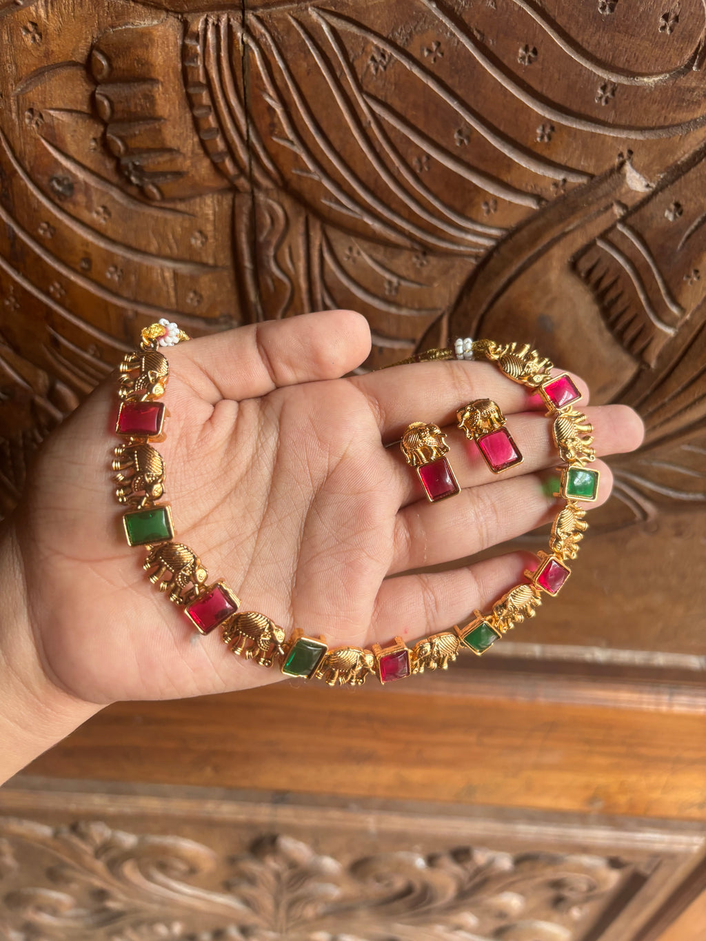 Elephant choker