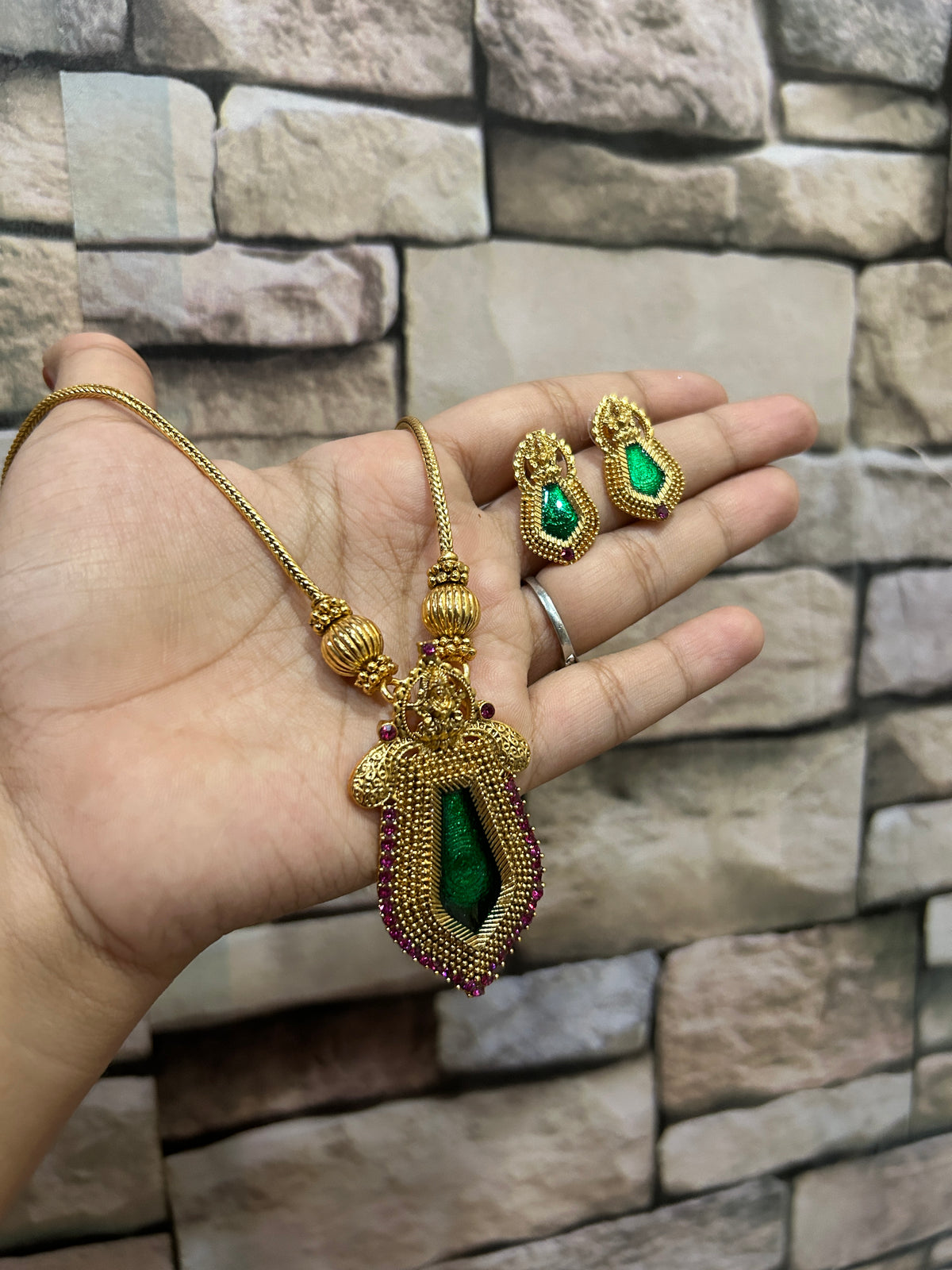 Radha Rani Set Radha Krishna set – Precious pieces