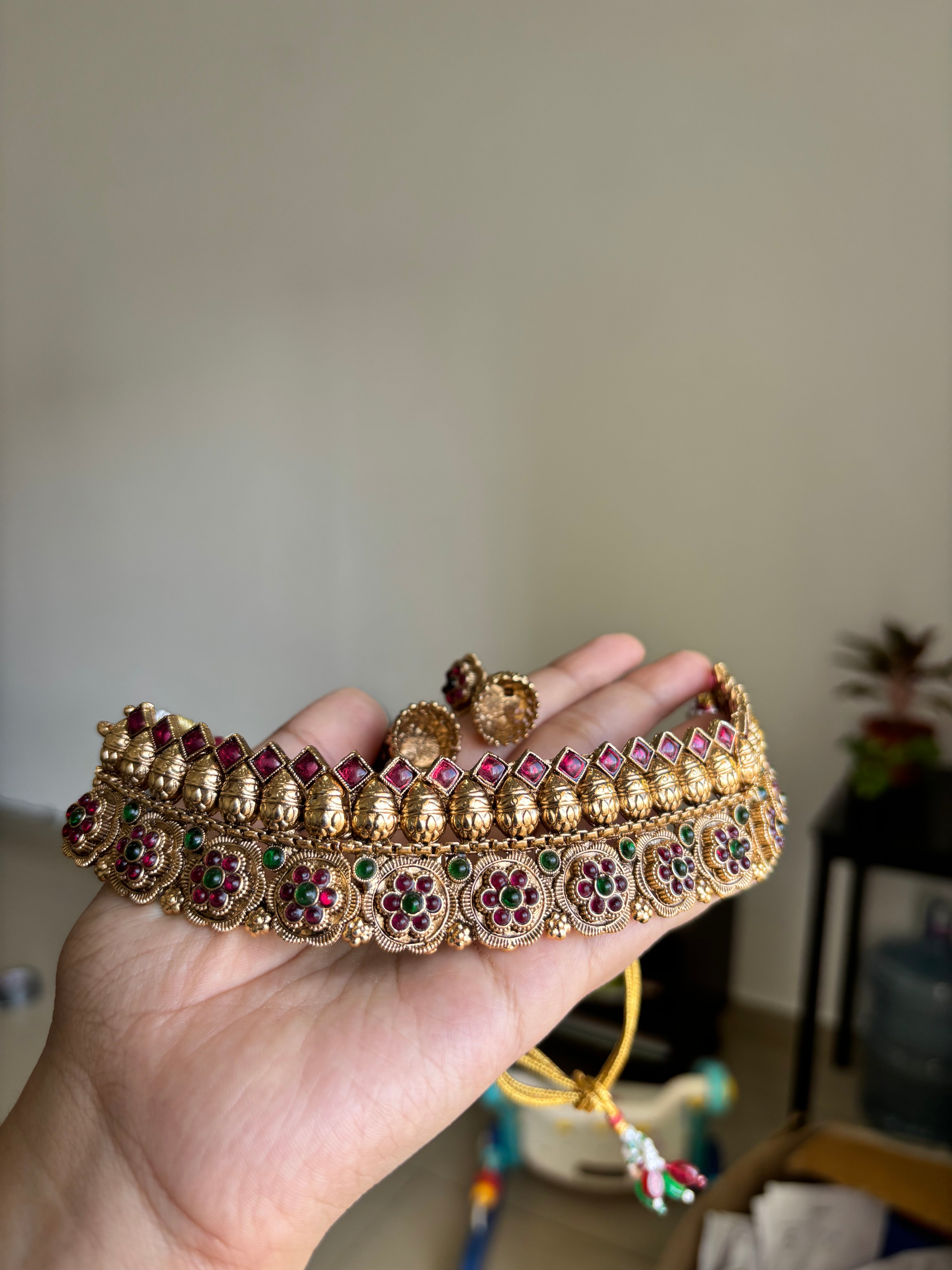 Non idol bridal choker