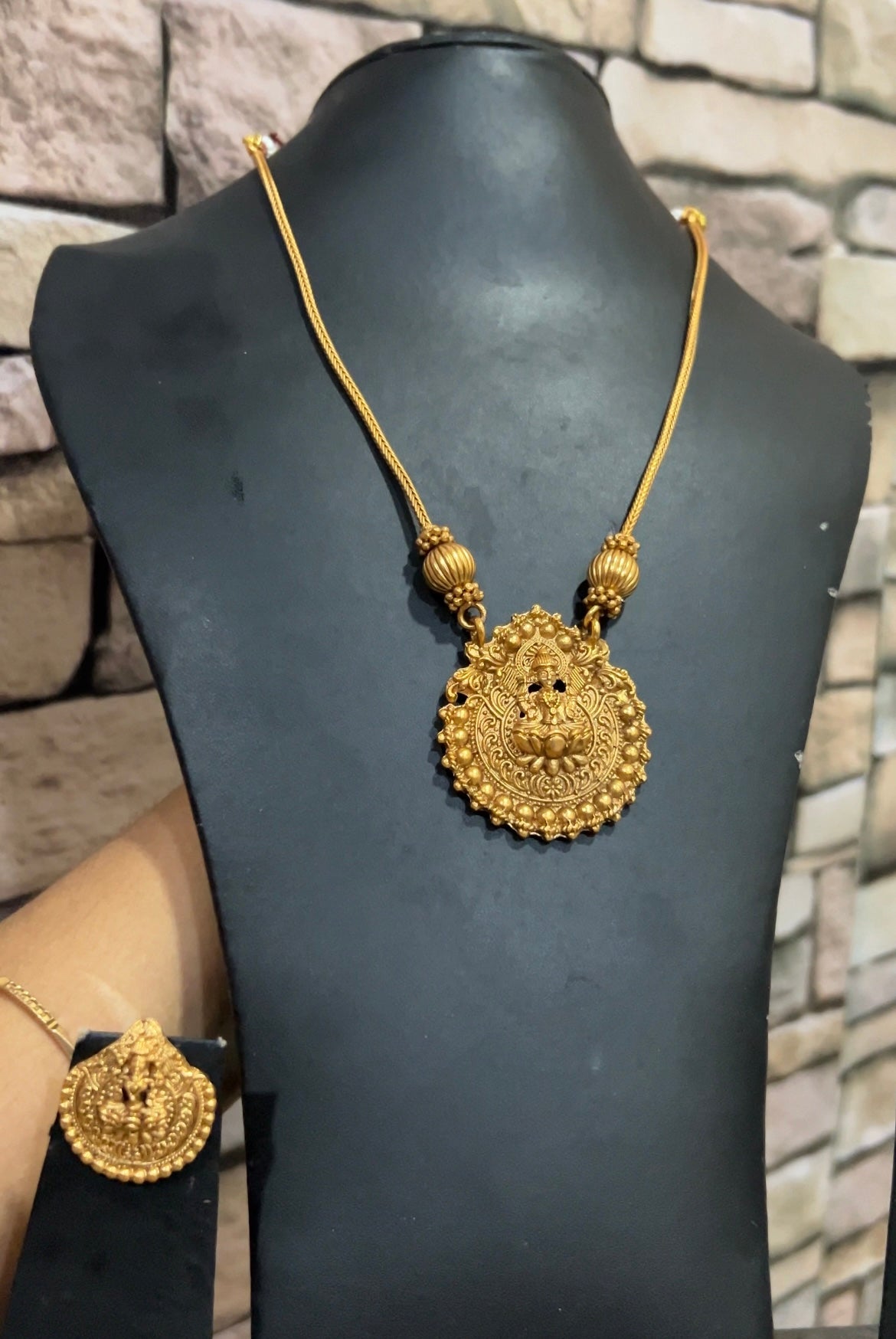 Lakshmi pendent set