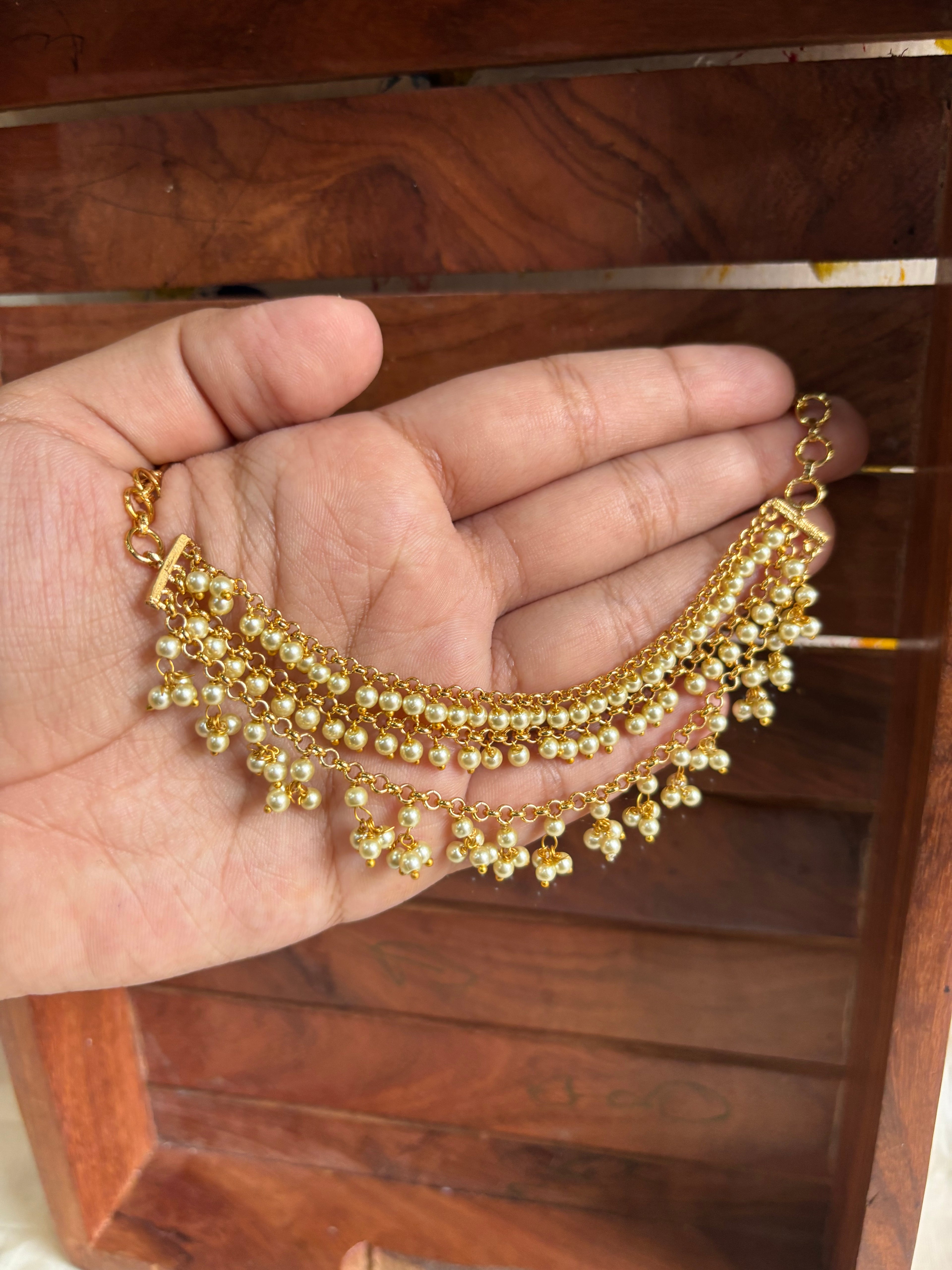 Pearl hanging earchains