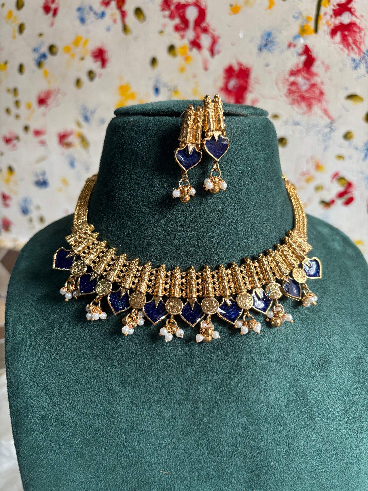 Traditional leaf necklace