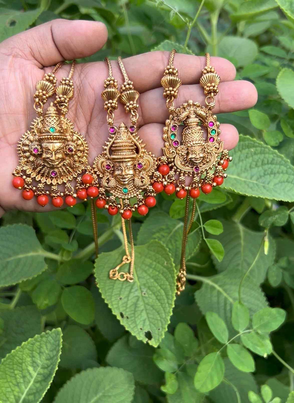 Coral kathakali with pairing studs