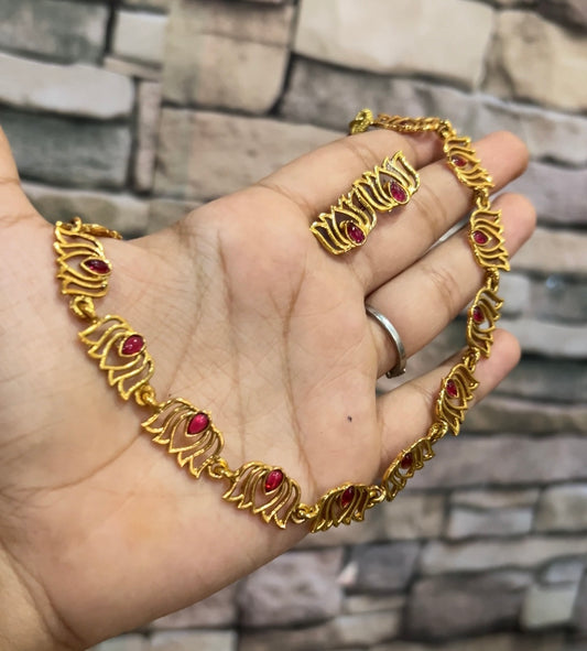 Red lotus choker