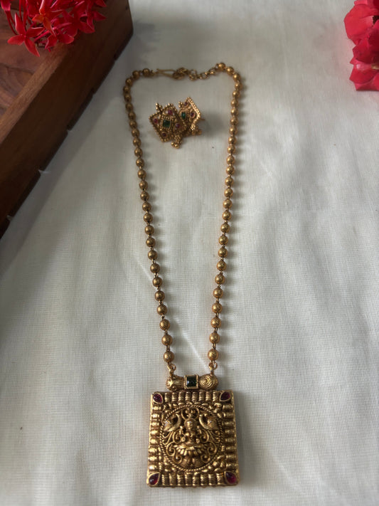 Squarependent set