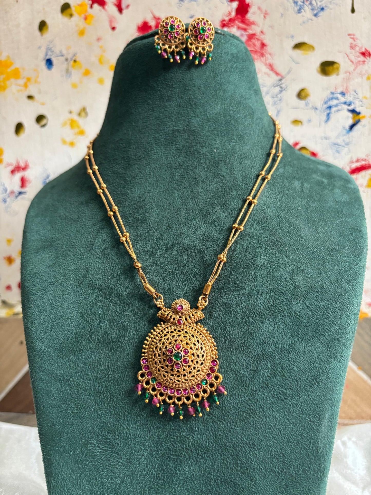 Non idol antique set