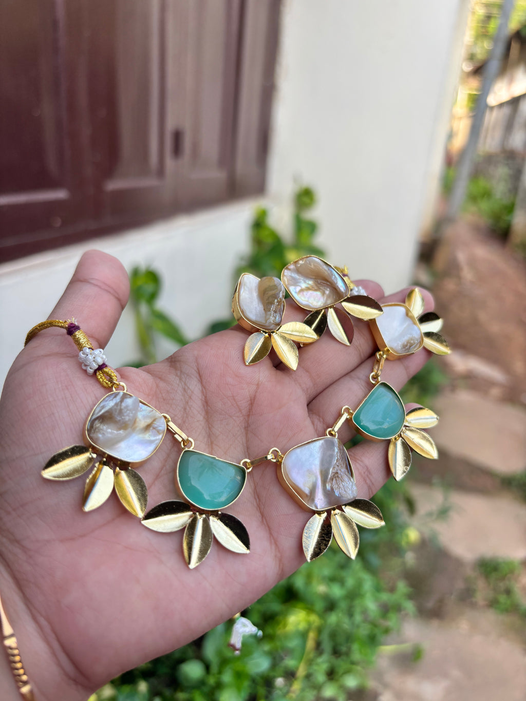 Stone n pearl choker