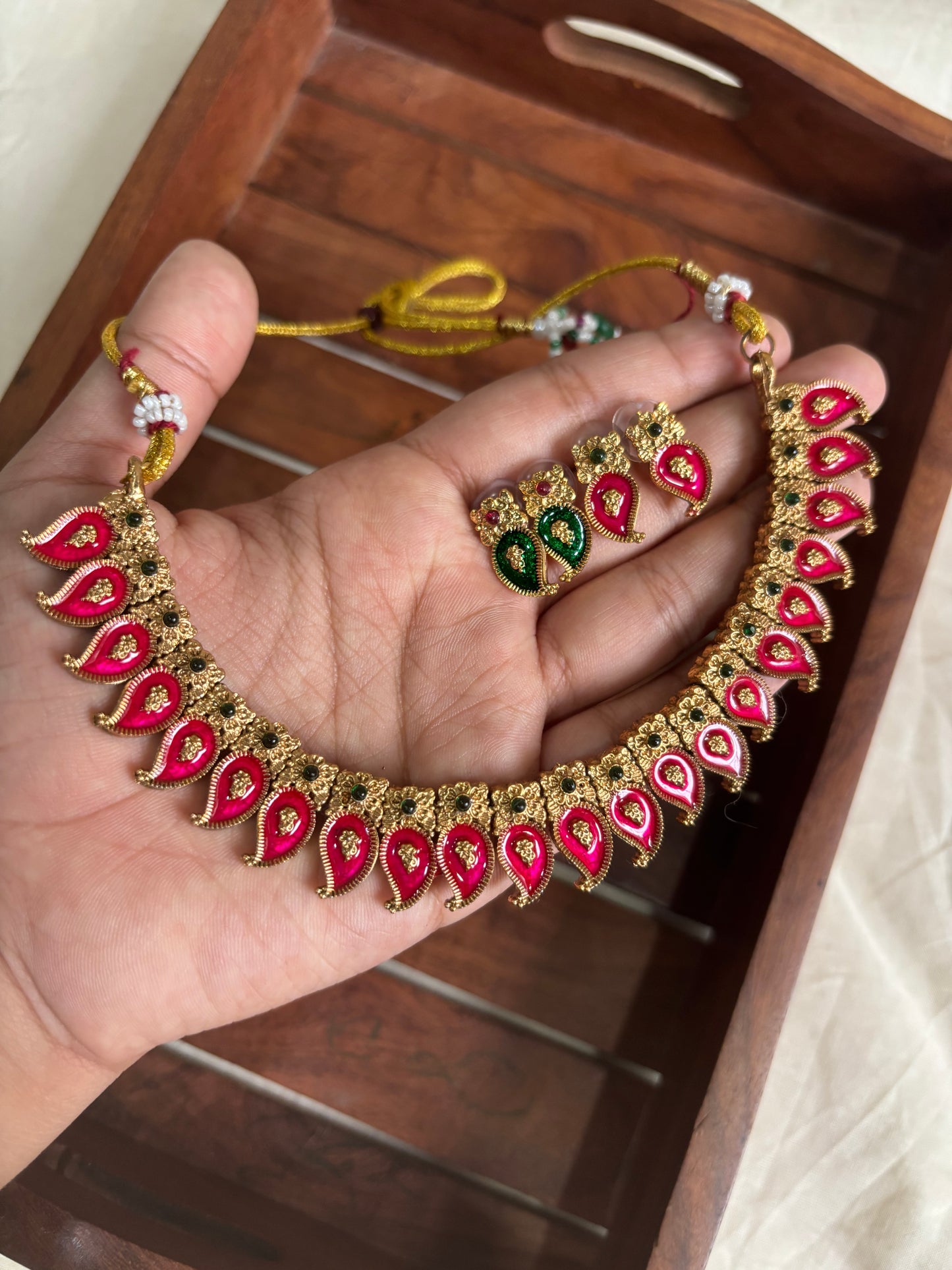 Reversible mango necklace