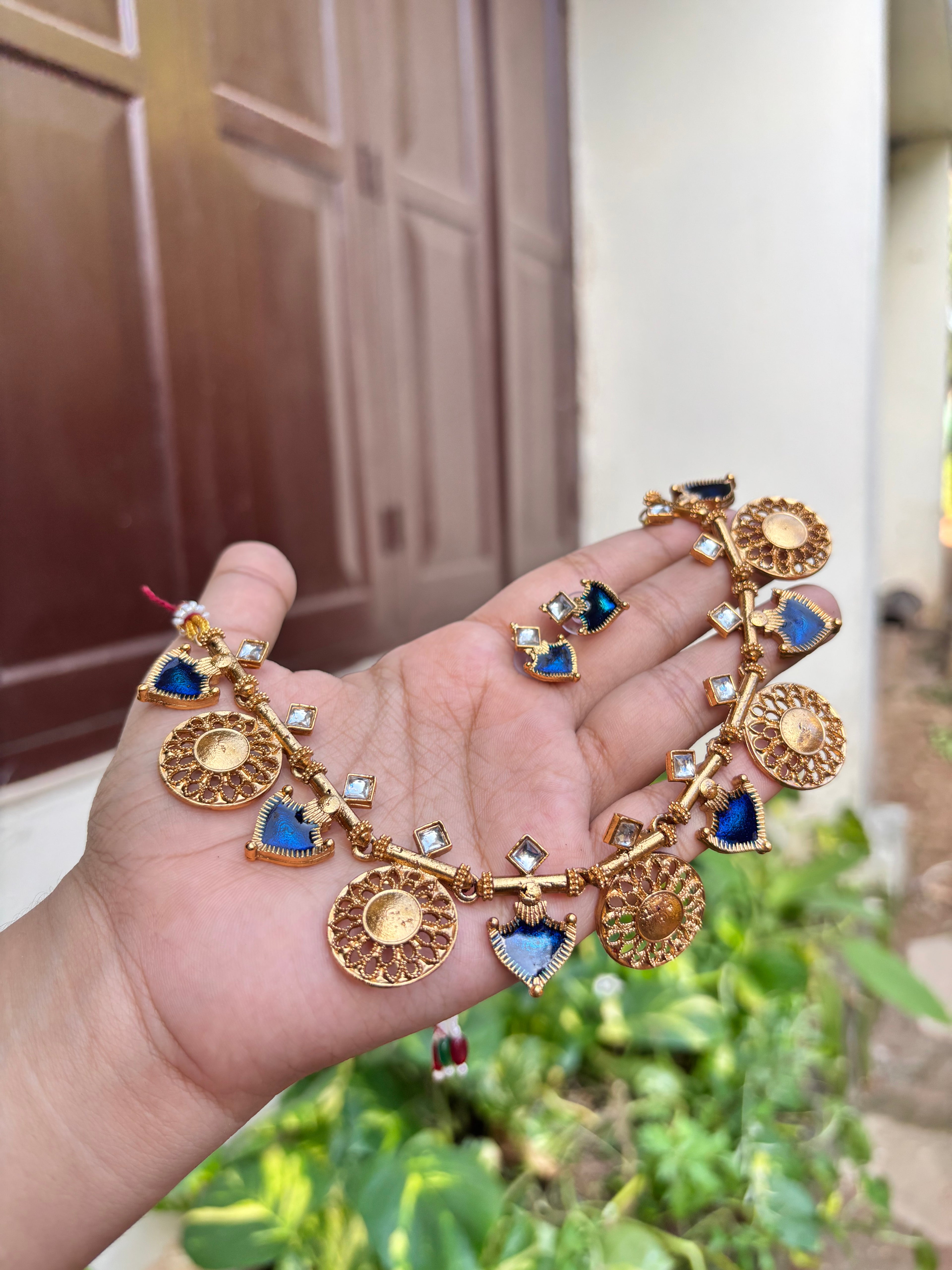 Blue palakka spherical necklace