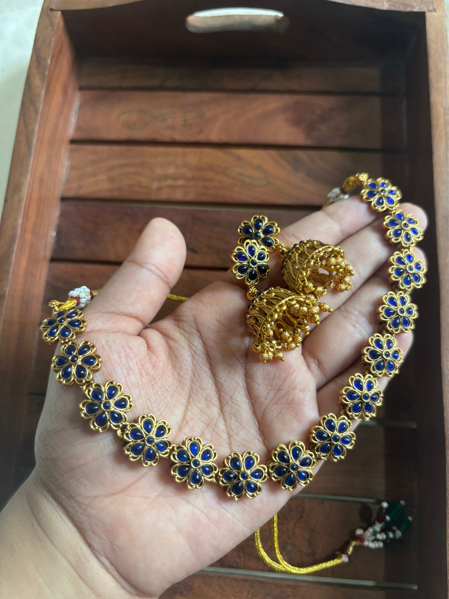 Floral choker