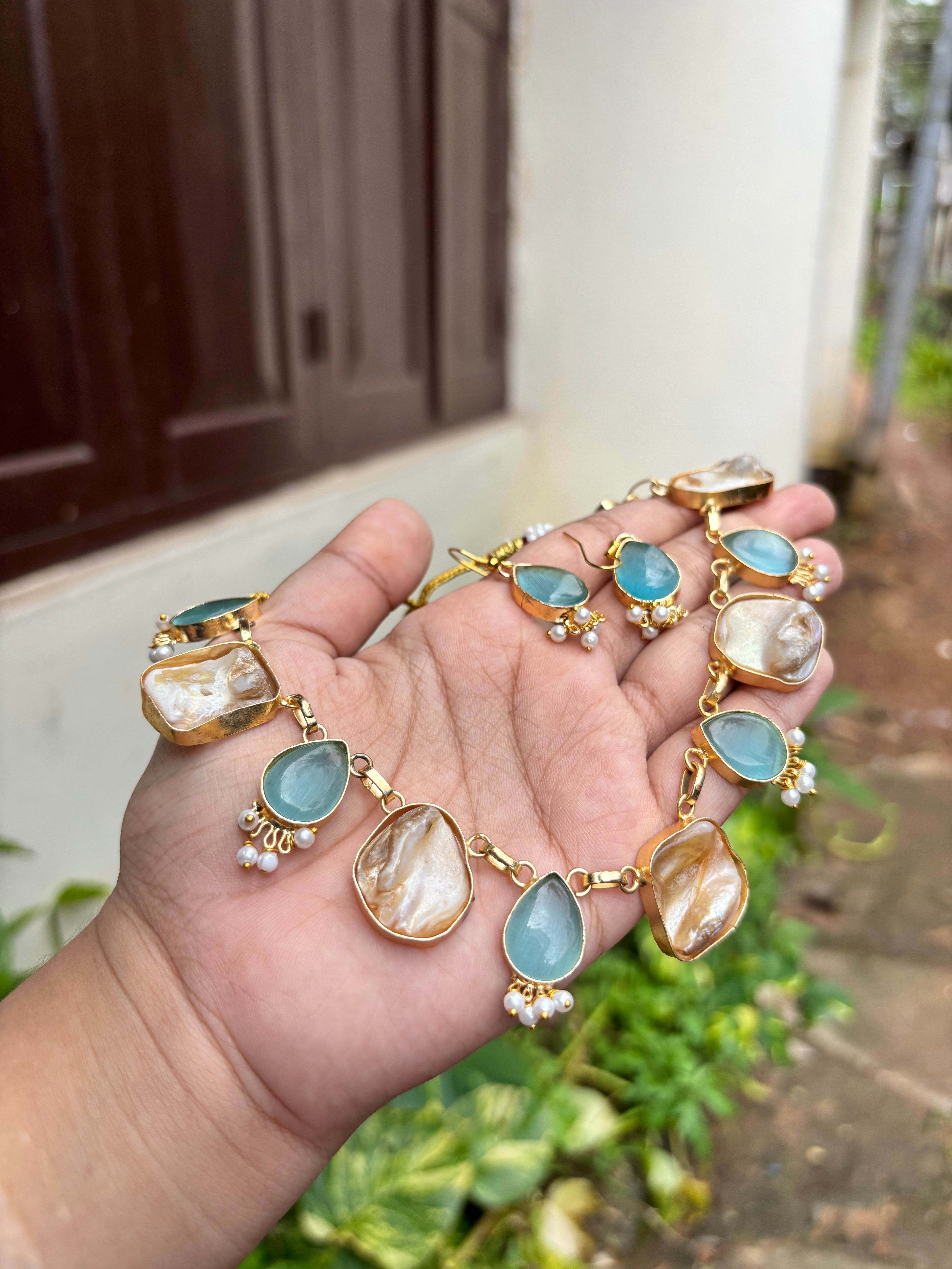 Mop n stone necklace cum choker