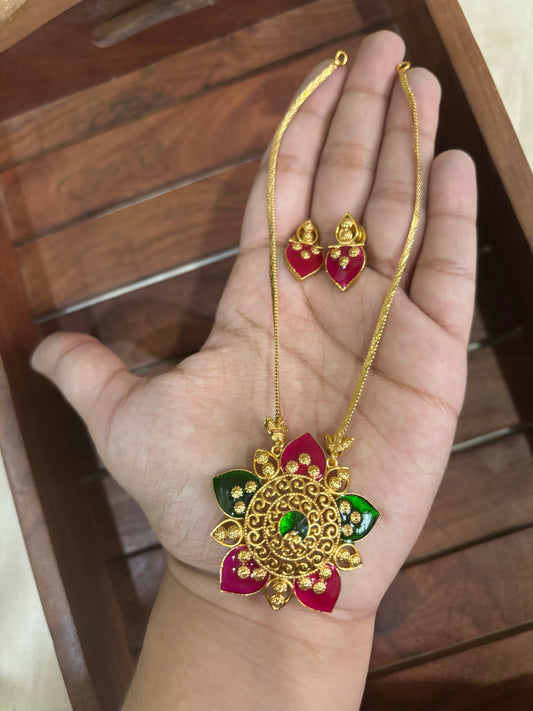 Floral enamel pendent set