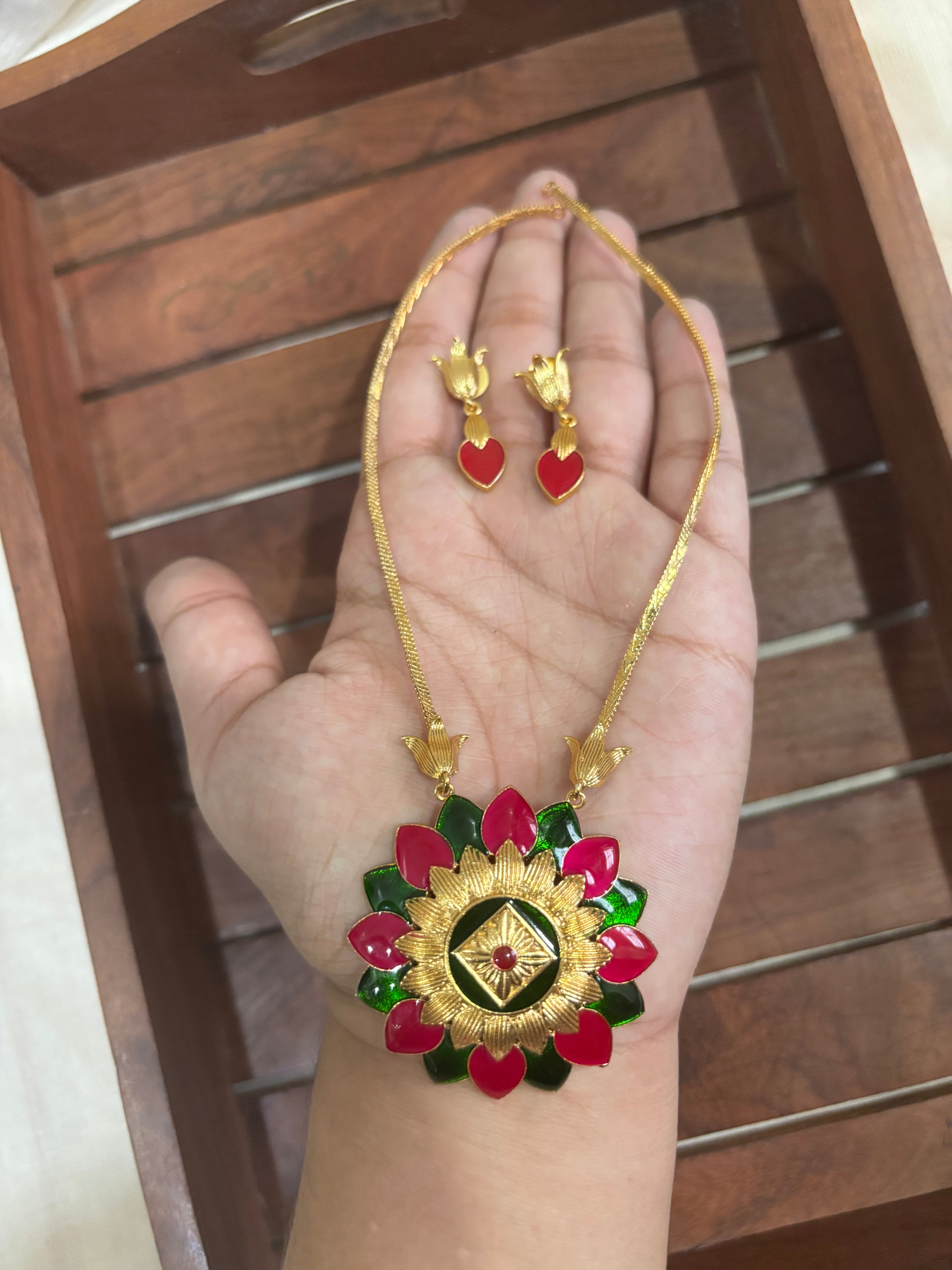 Meenakari floral pendent set
