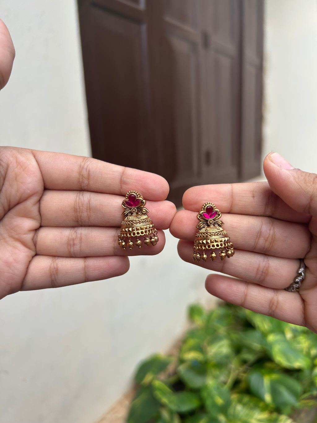 Light weight earrings