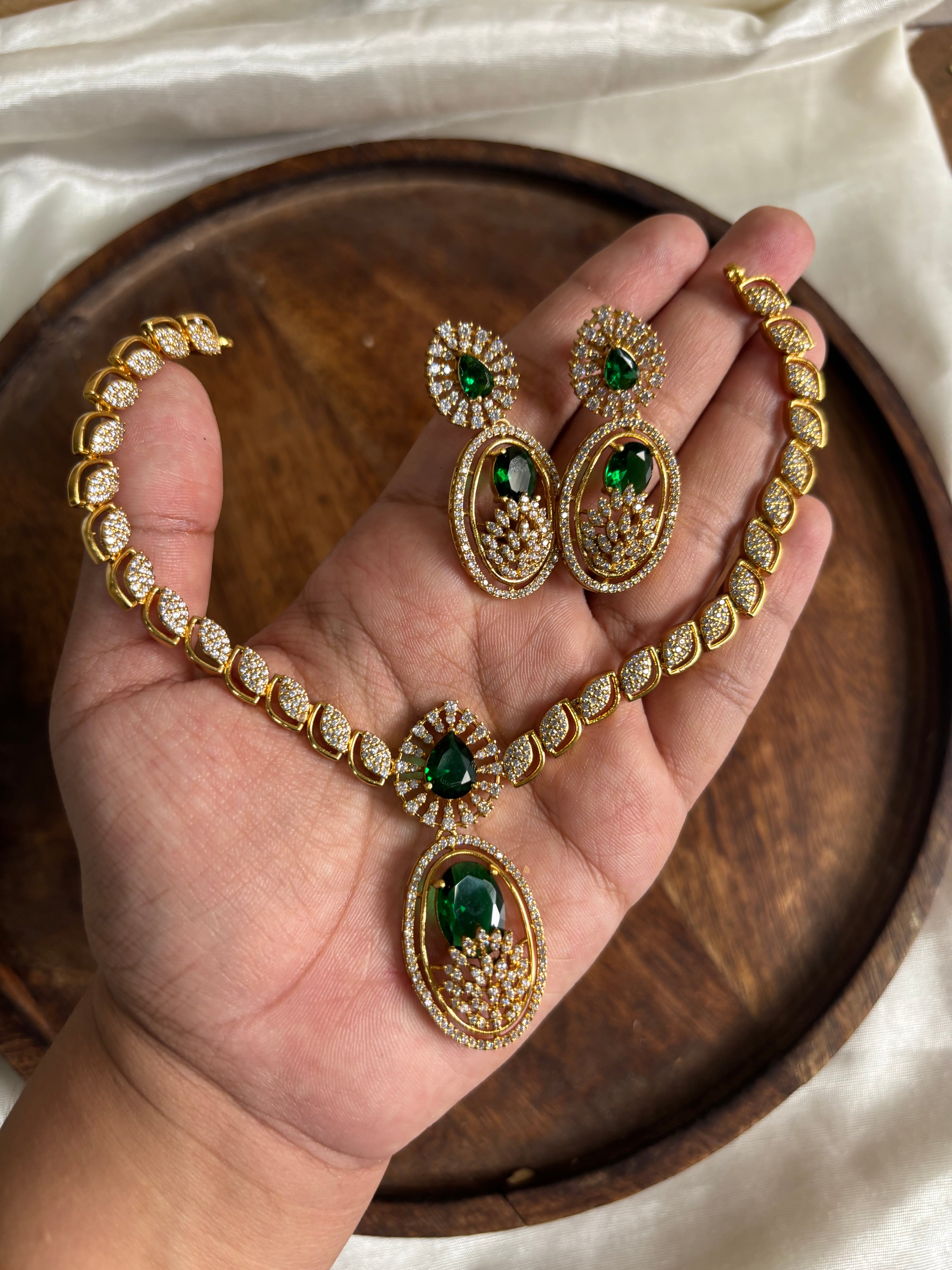 Embossed diamond stone necklace
