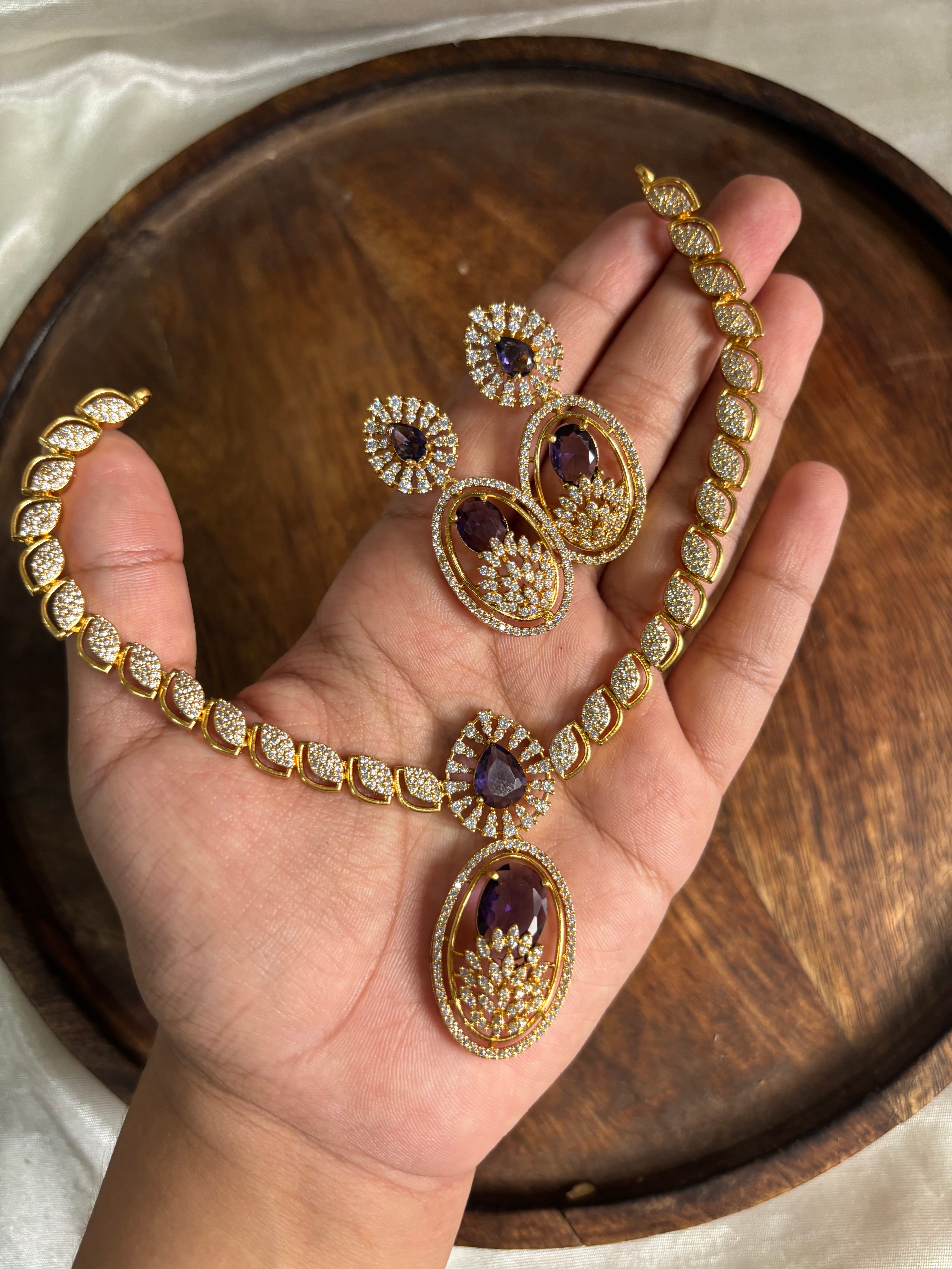 Embossed diamond stone necklace