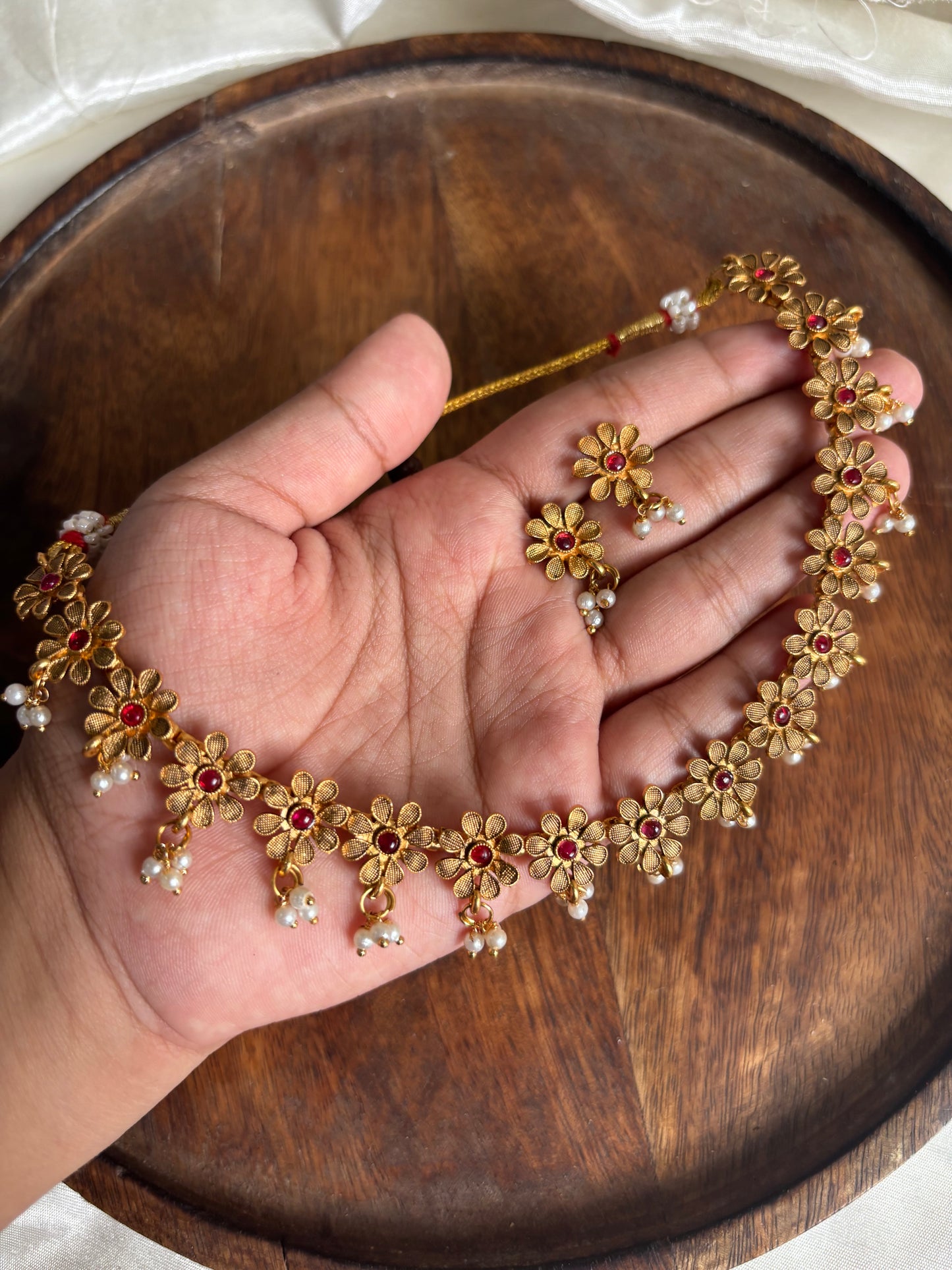 Floral hanging necklace