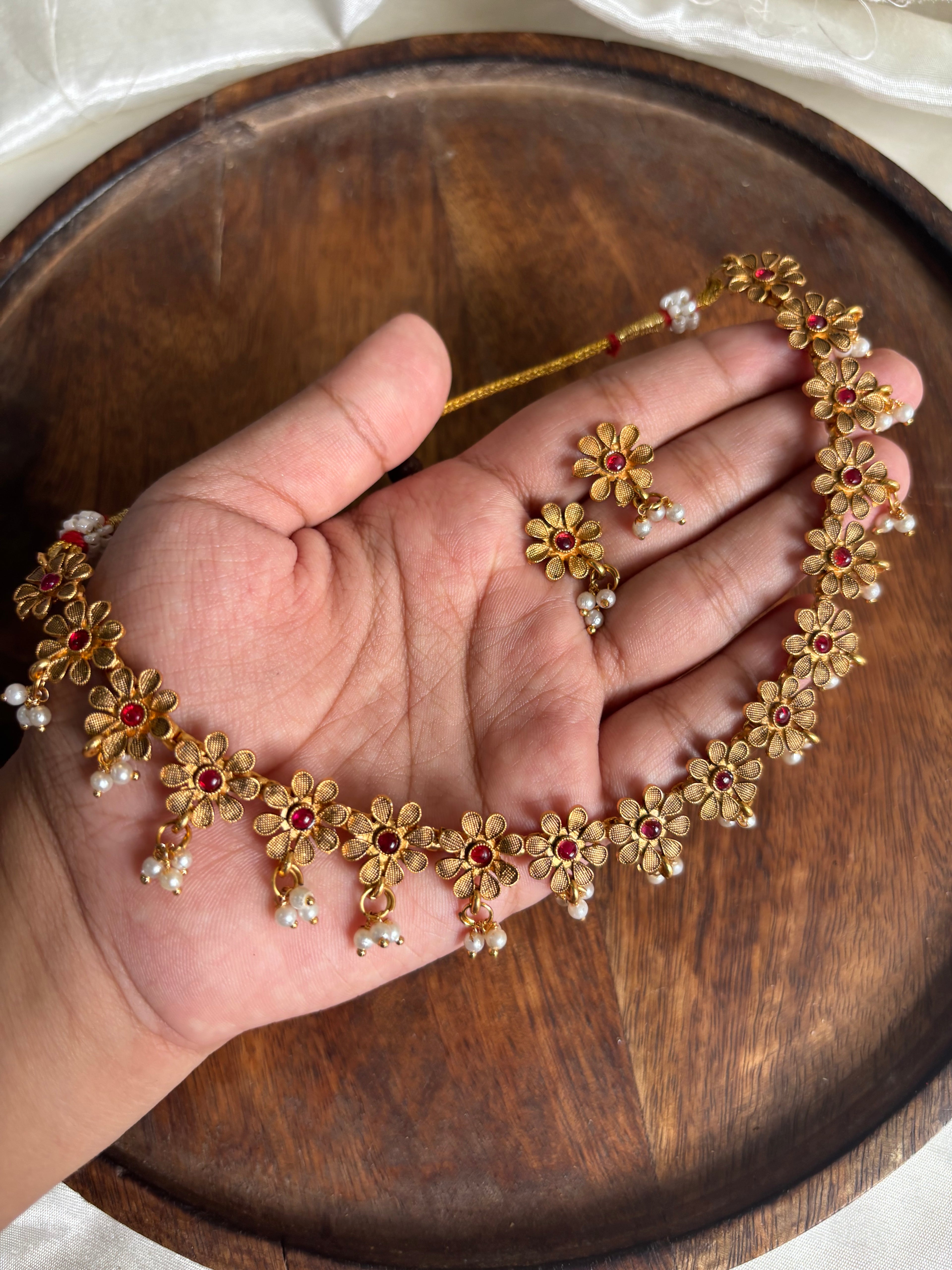 Floral hanging necklace
