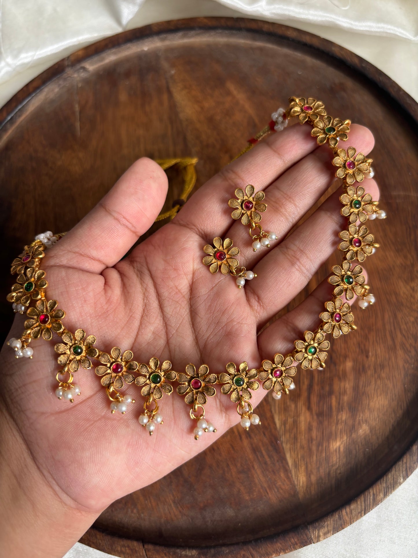 Floral hanging necklace