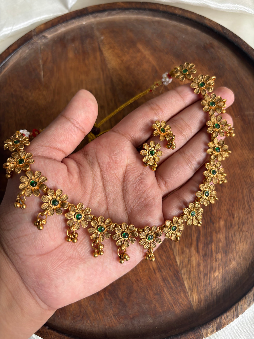 Floral hanging necklace