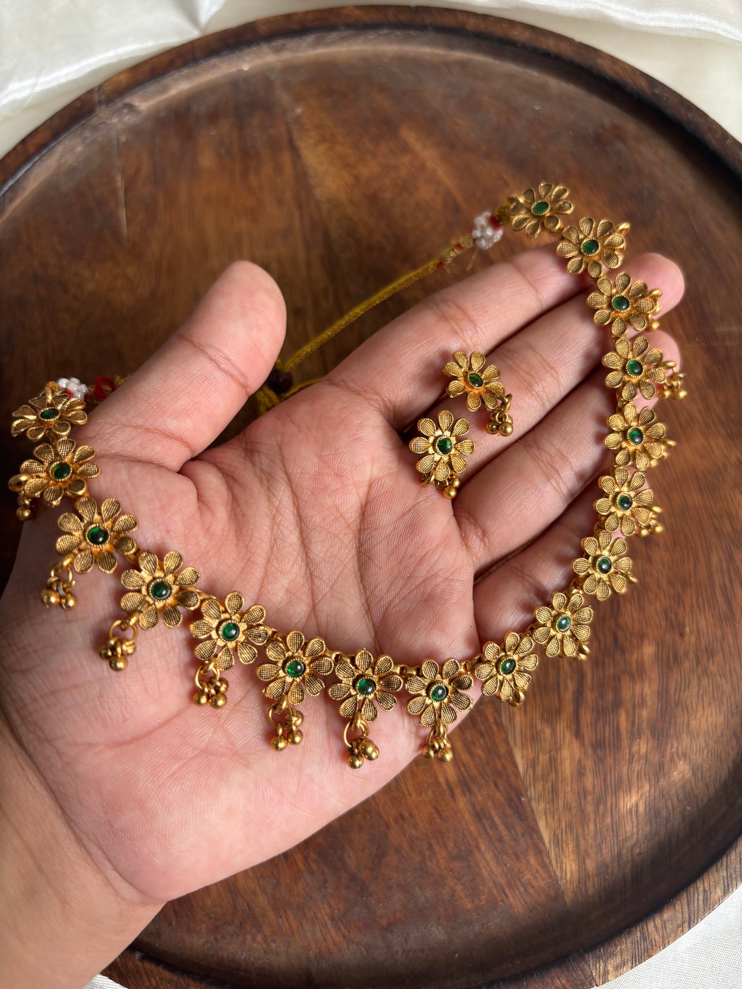 Floral hanging necklace