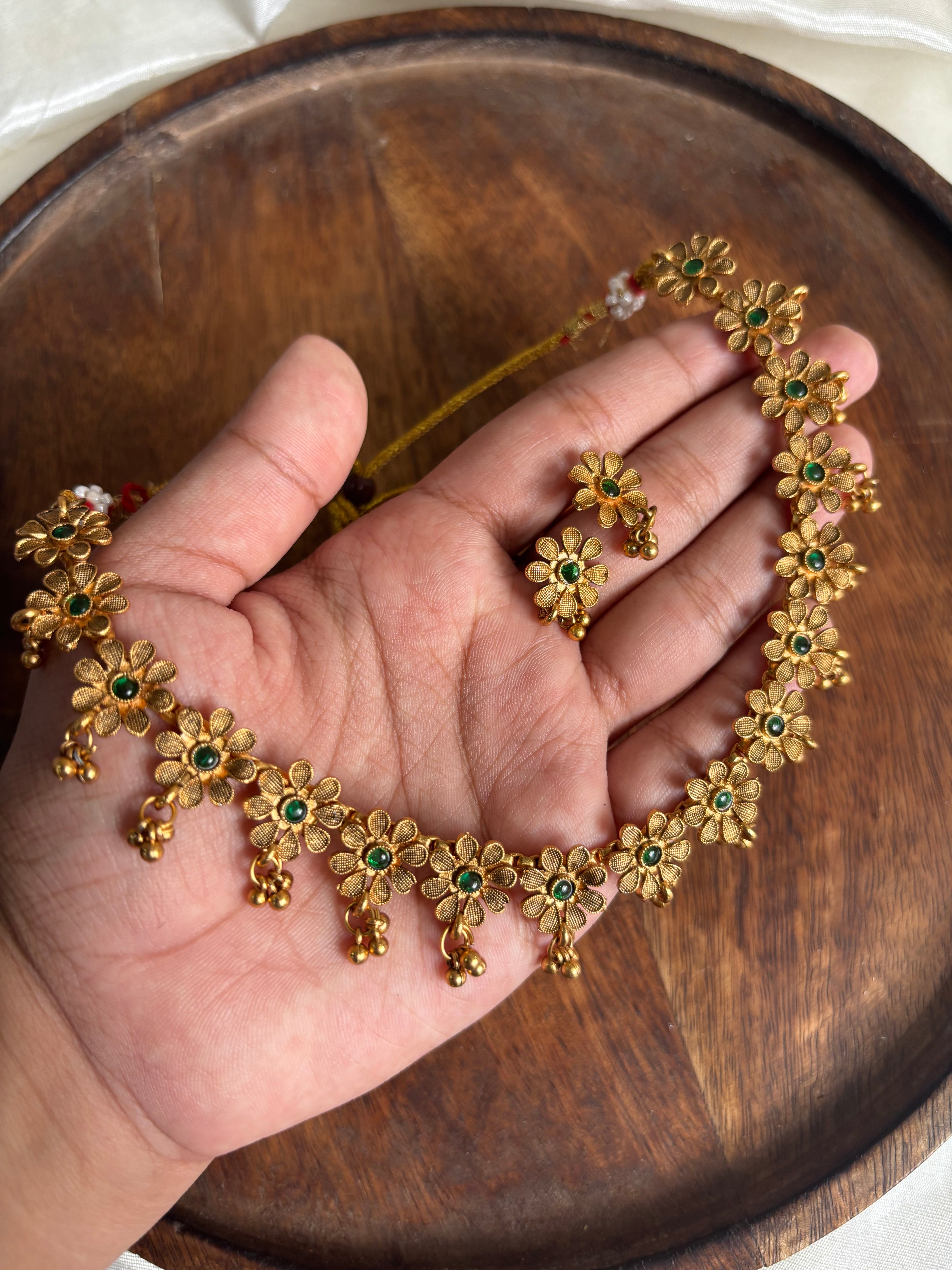 Floral hanging necklace