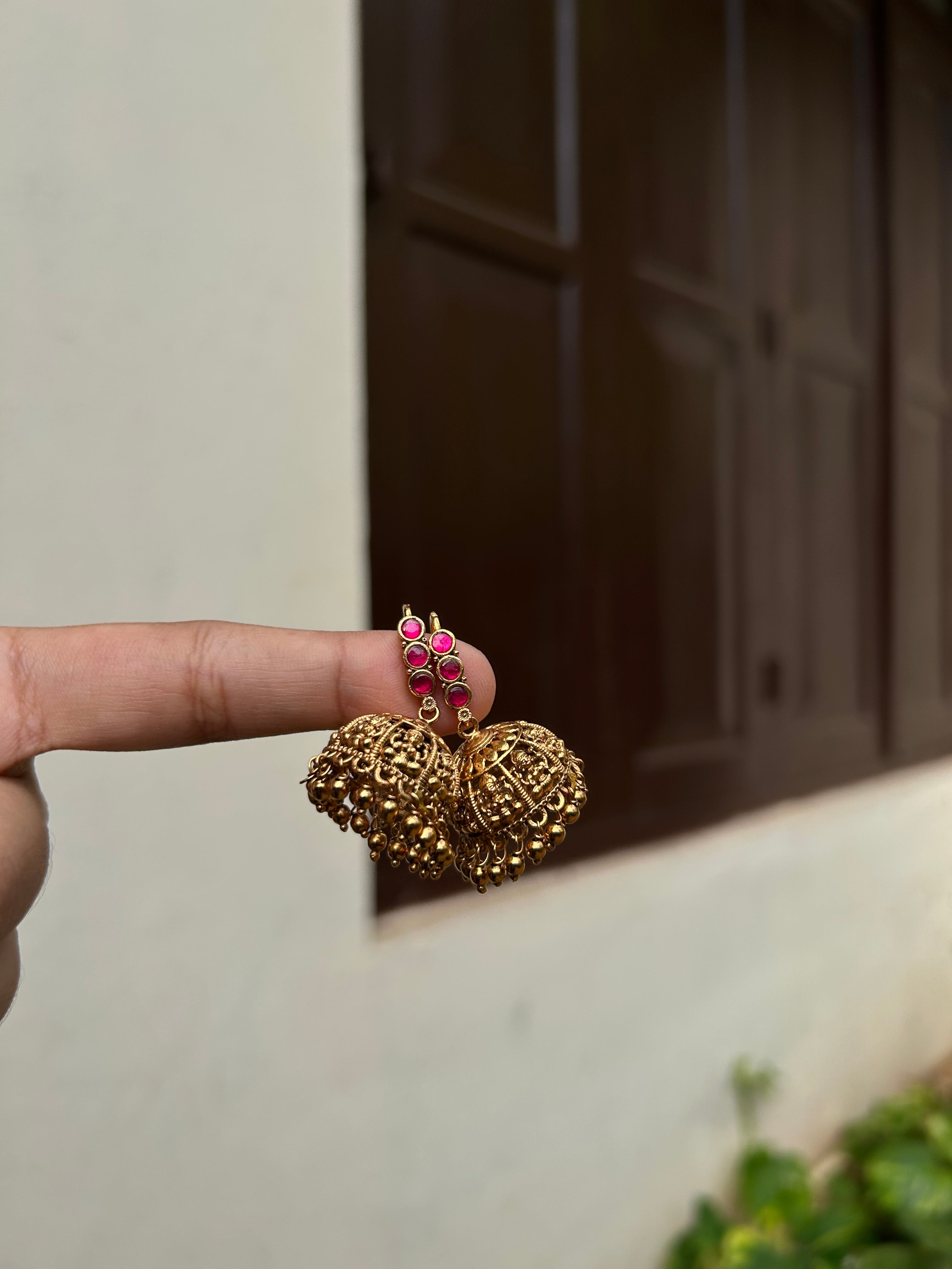 Kundan hook jhumkas