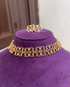 Non idol square choker