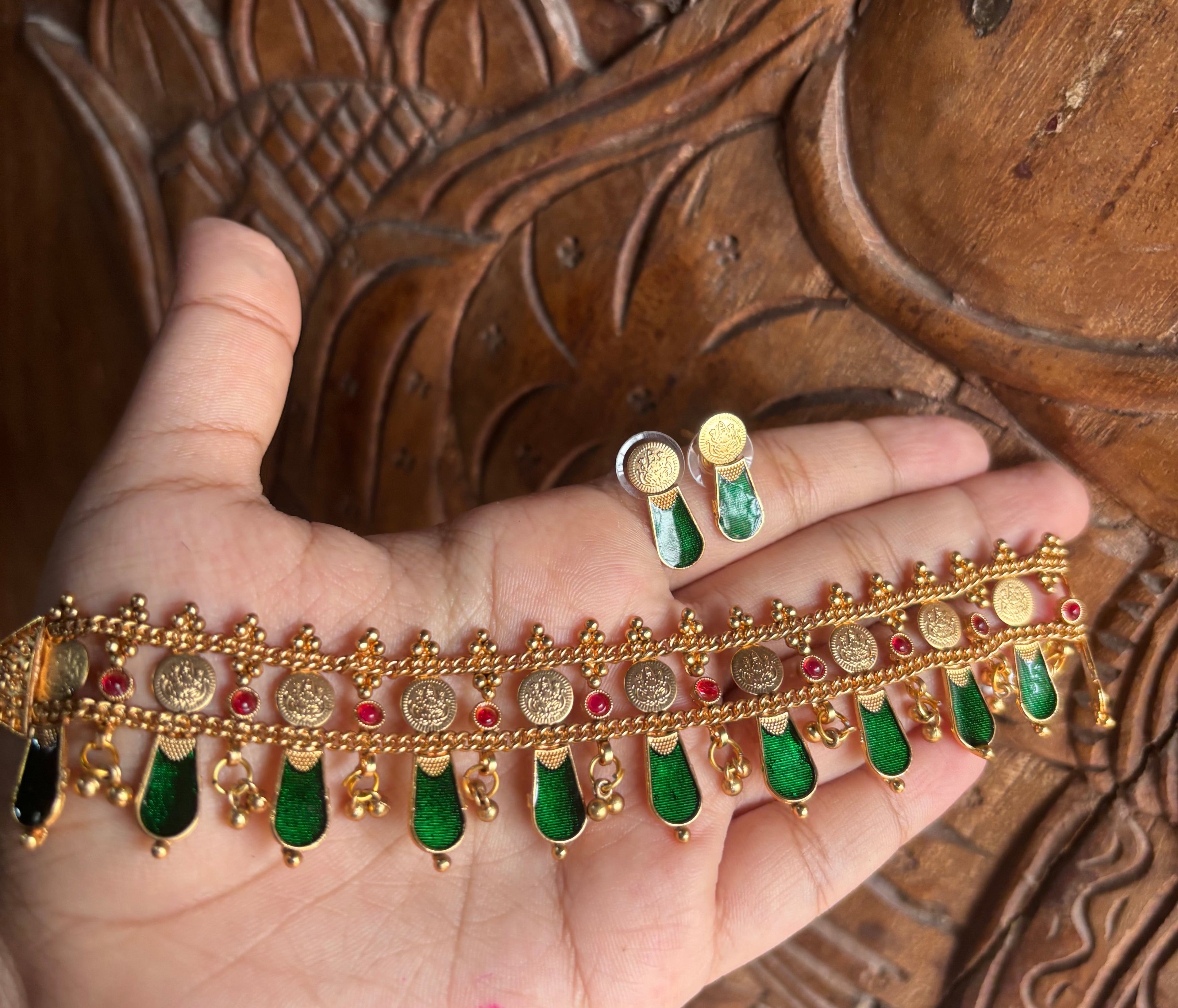 Enamel choker