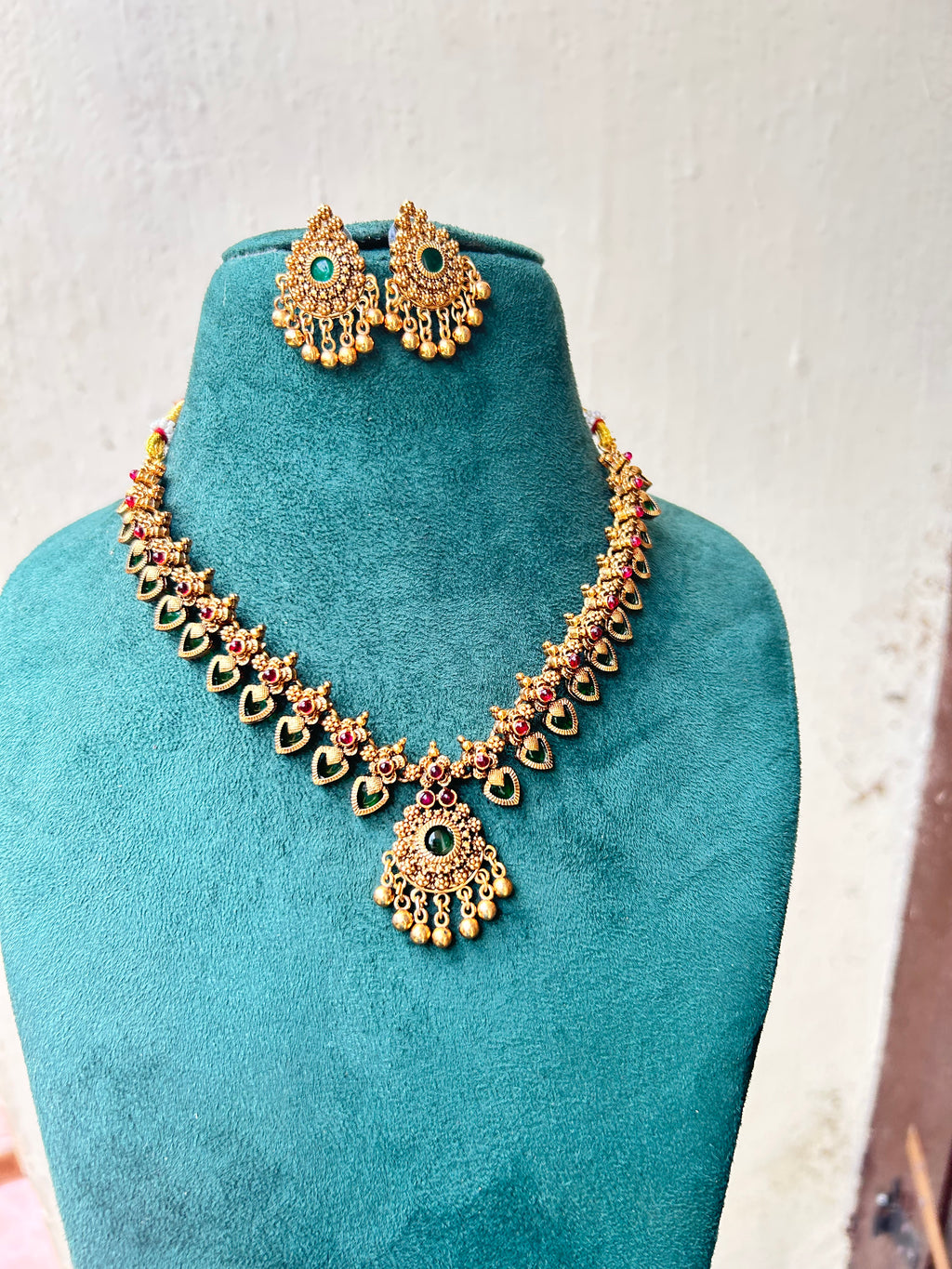 Palakka stone necklace