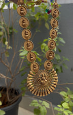 Matt gold necklace