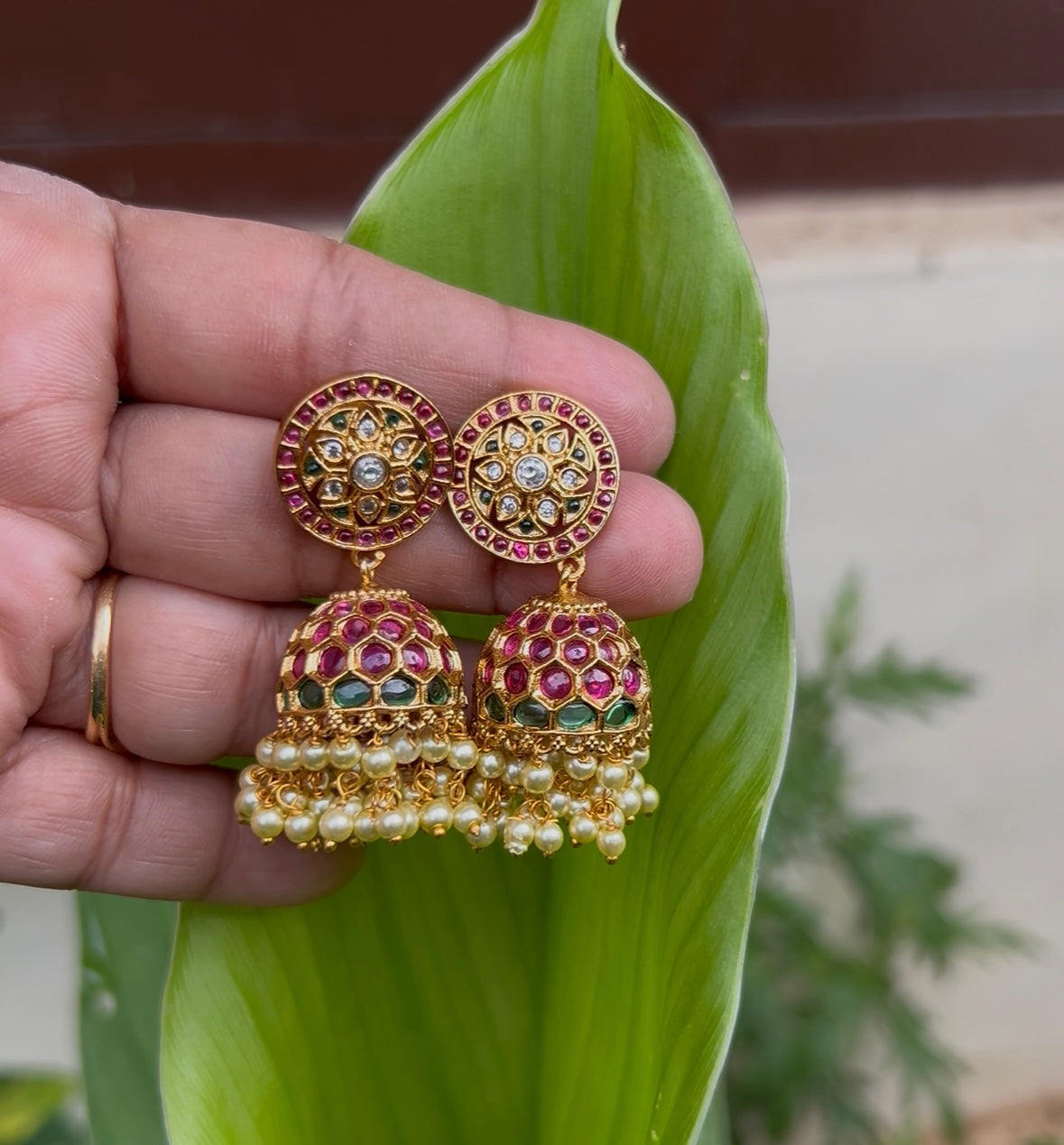 Kemp jhumkas