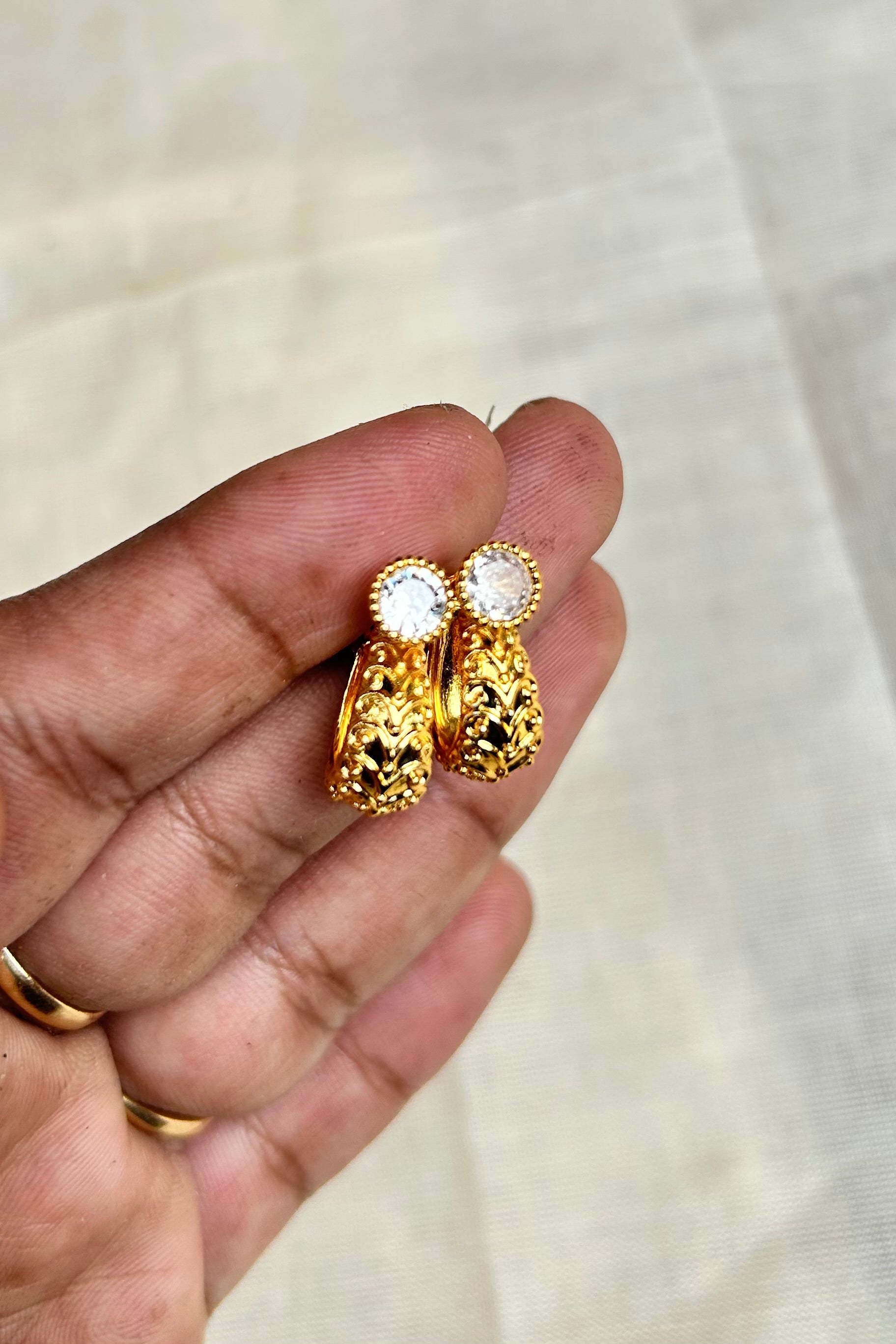 Stone hanging earrings