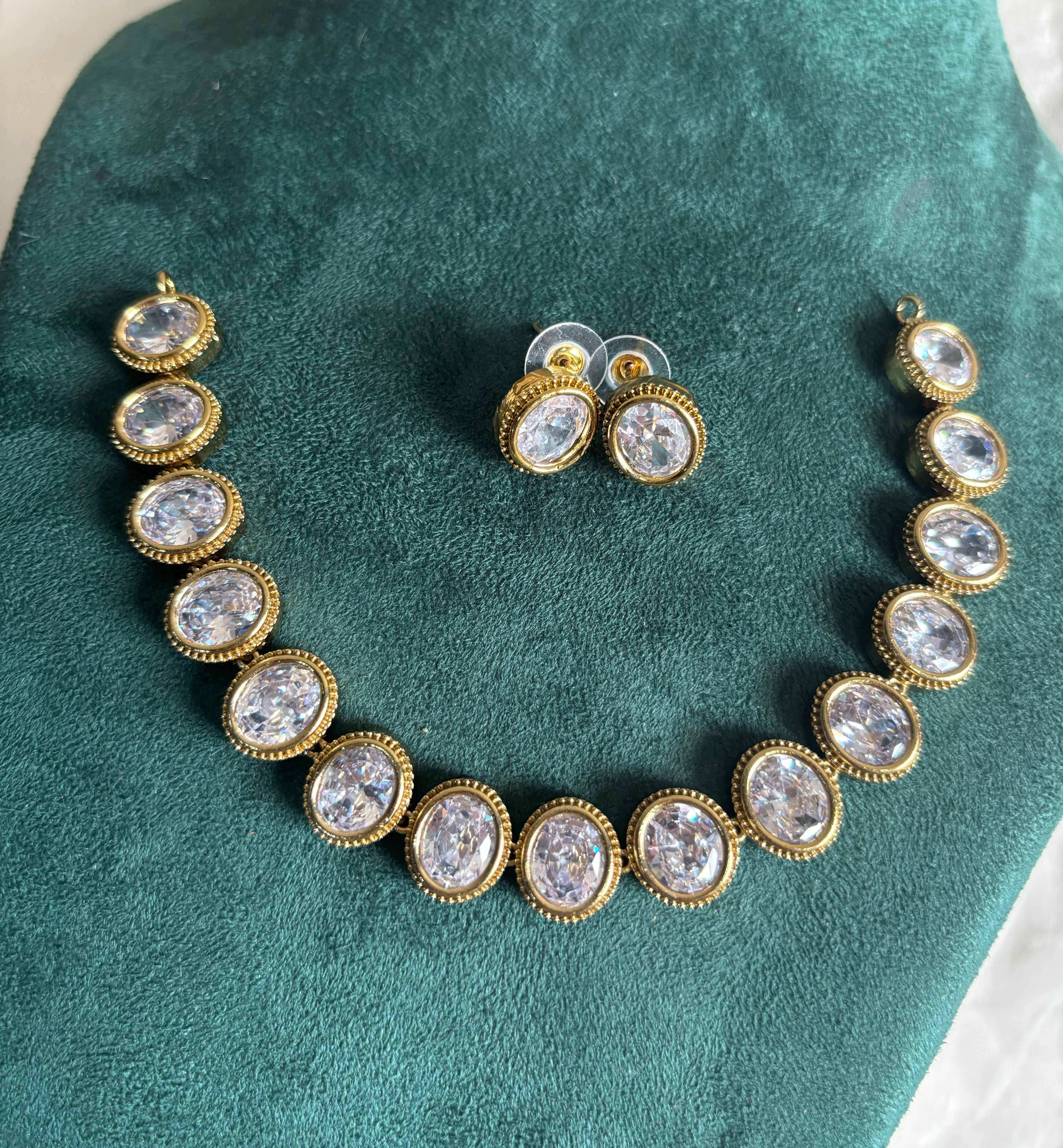 Stone choker