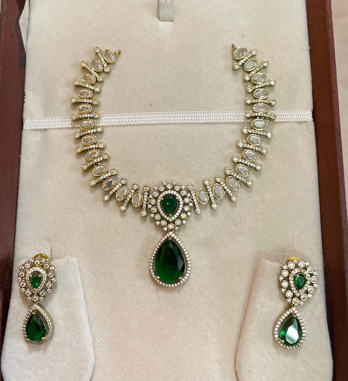 Emerald Ad necklace